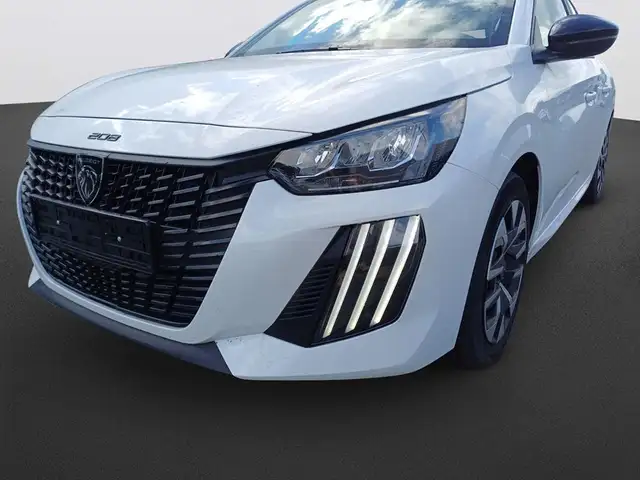 Peugeot 208 view 9
