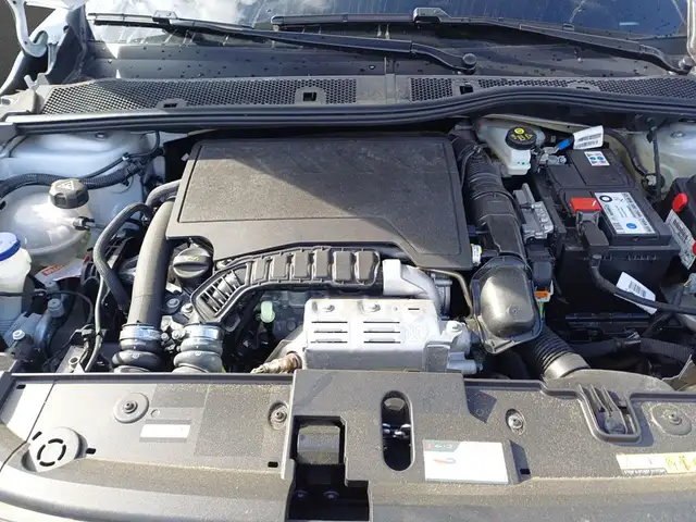Peugeot 208 view 5