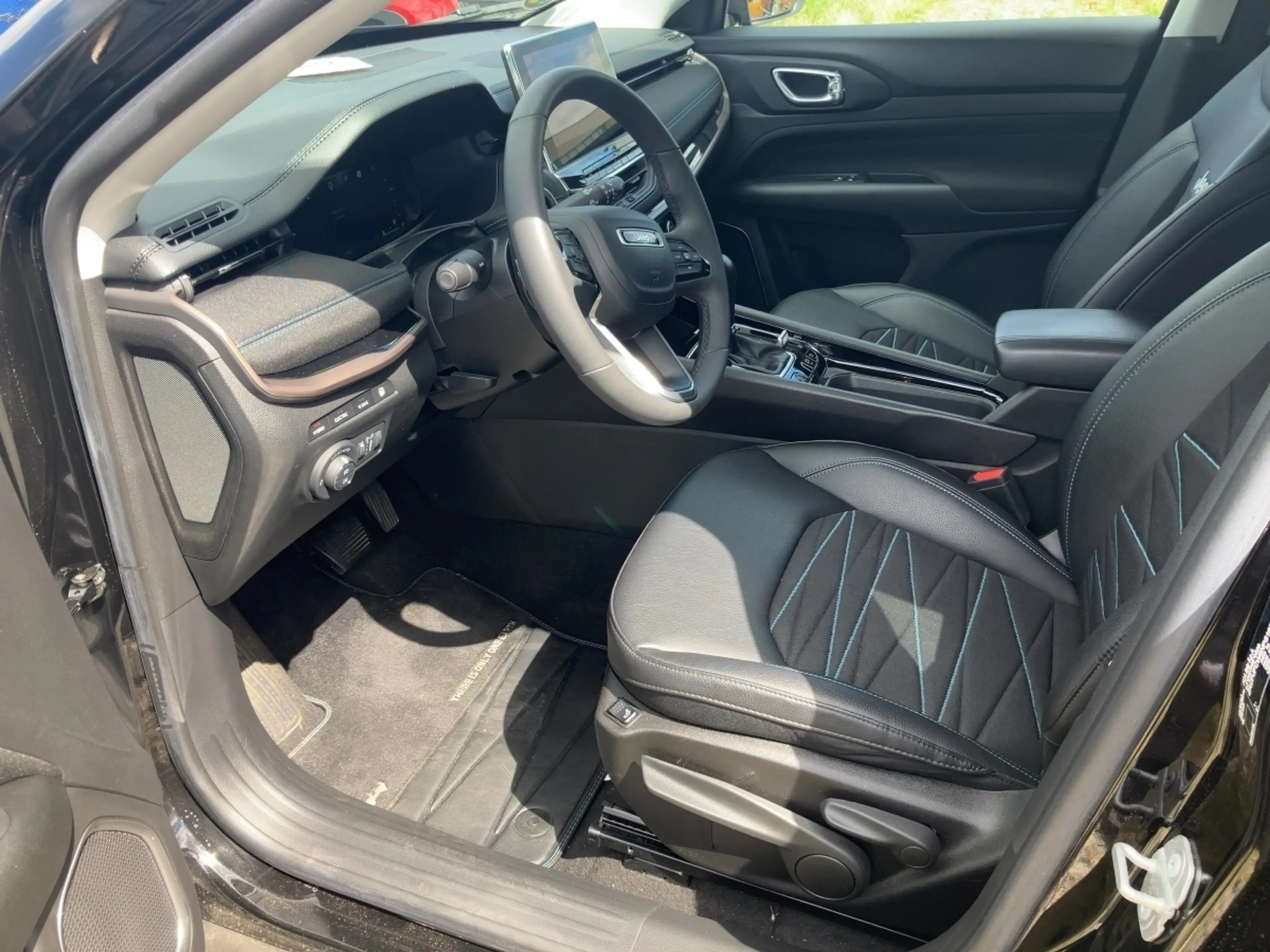 Jeep Compass Upland PHEV — photo 12