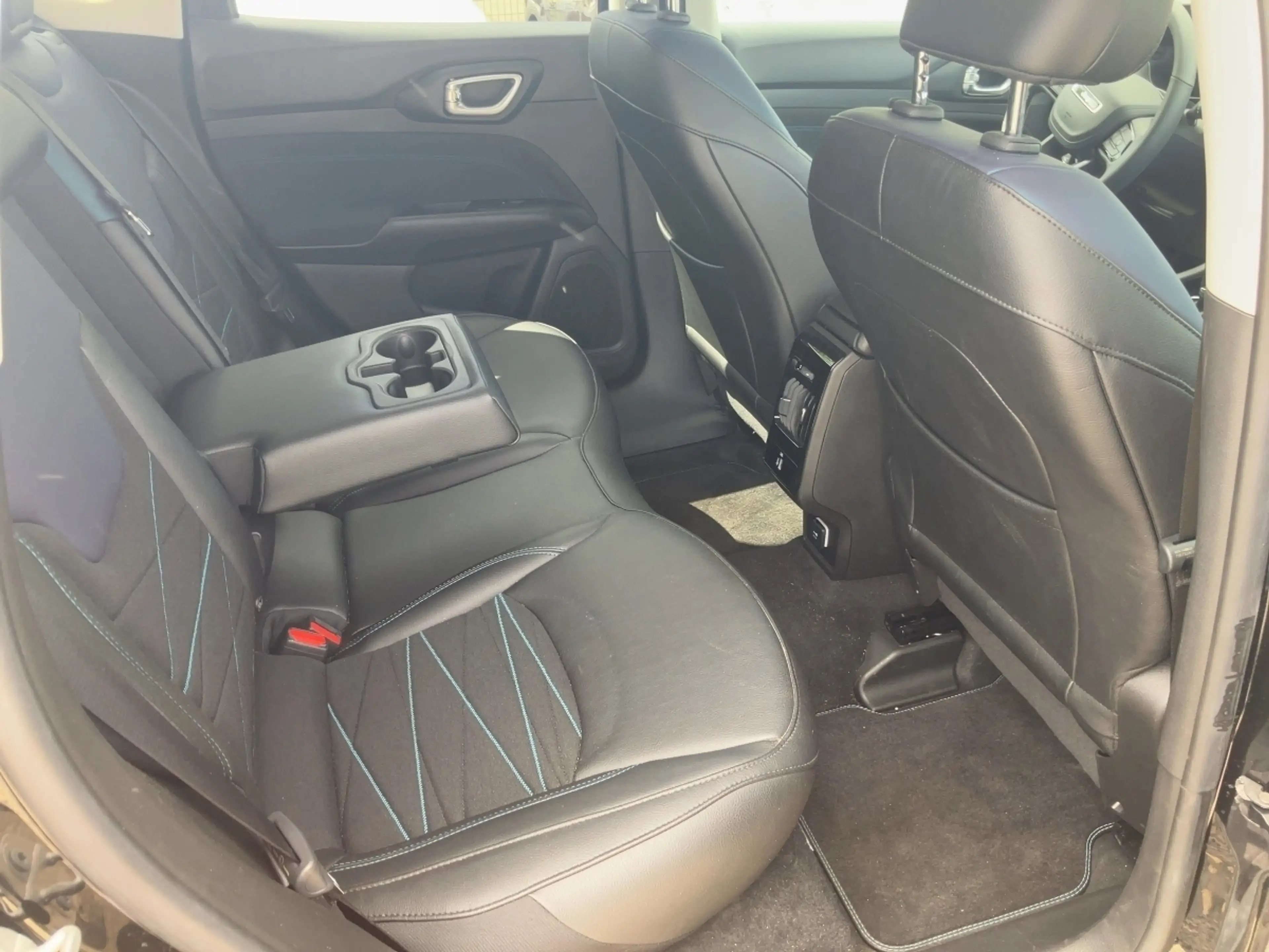 Jeep Compass Upland PHEV — photo 11