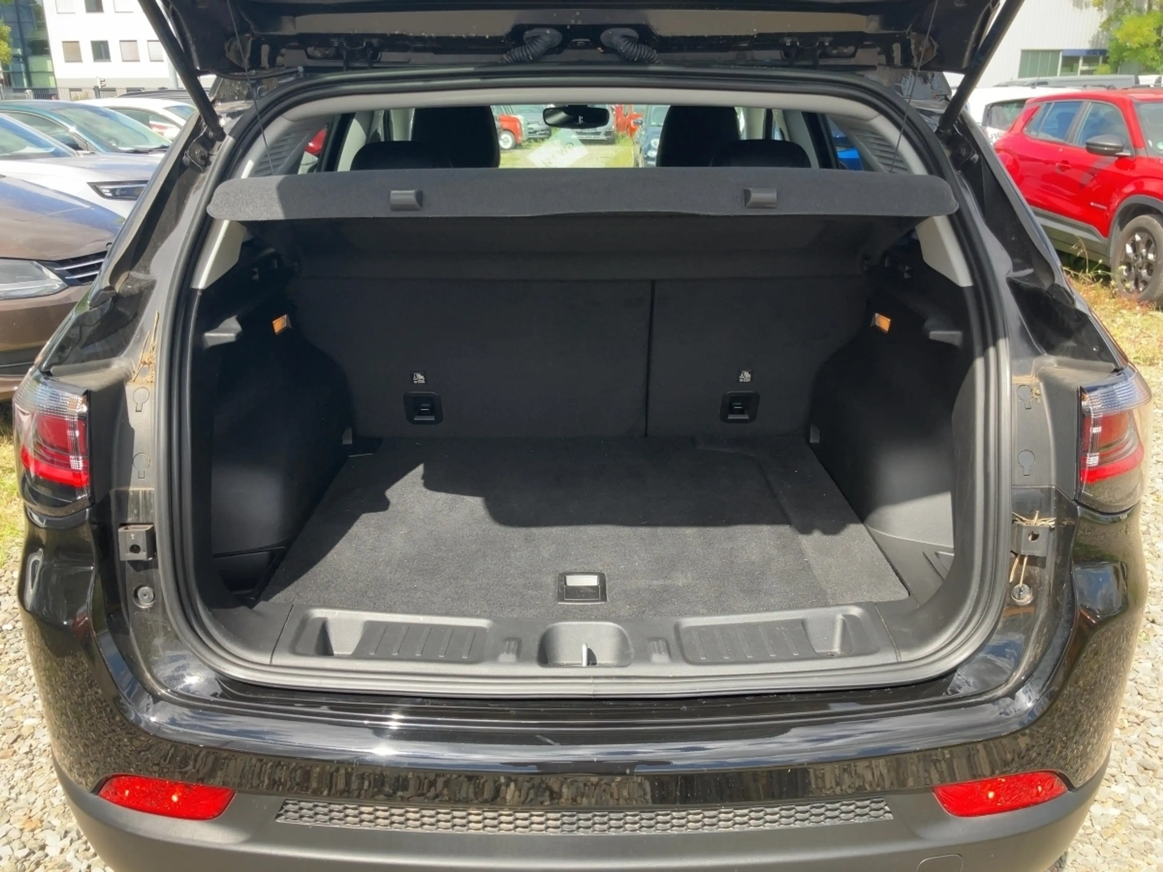 Jeep Compass Upland PHEV — photo 8