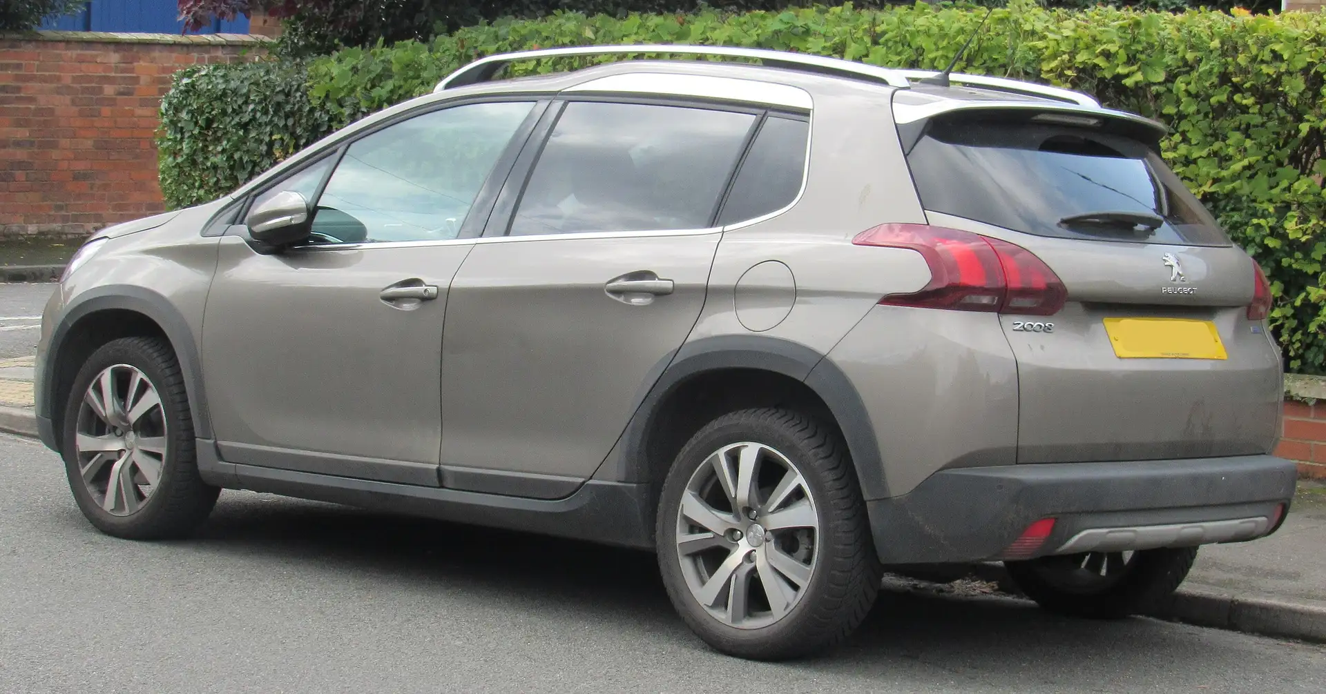 Peugeot 2008 2008 1.2 puretech t Allure s brončana - 2