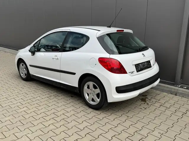 Peugeot 207 view 14