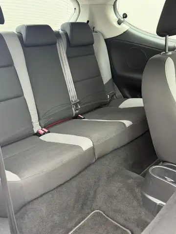 Peugeot 207 view 13