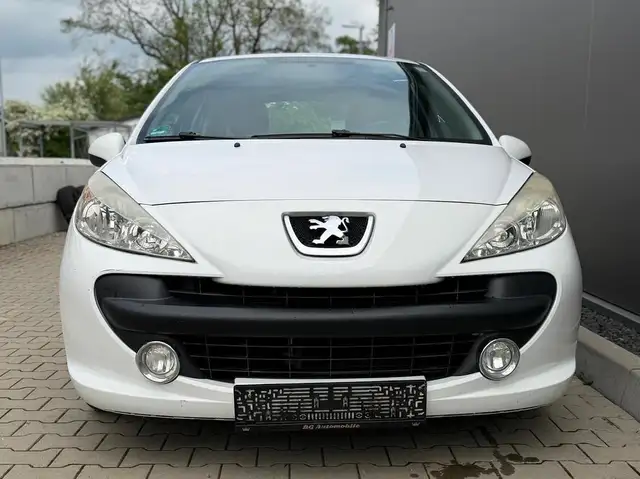 2009 Peugeot 207 in White for sale