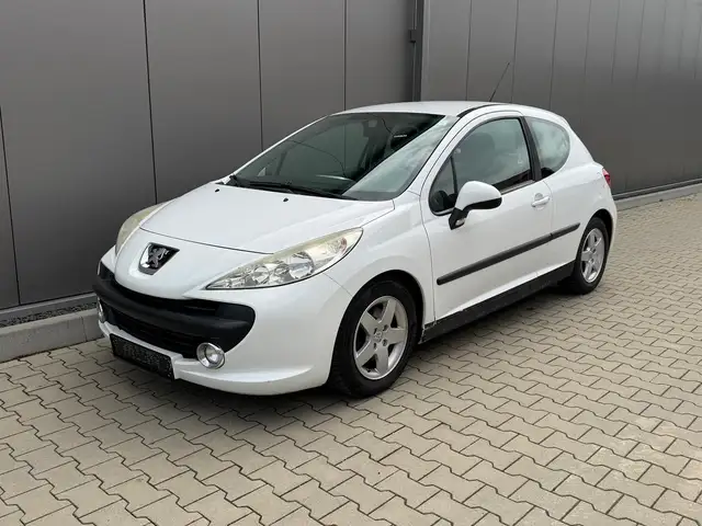 Peugeot 207 view 3