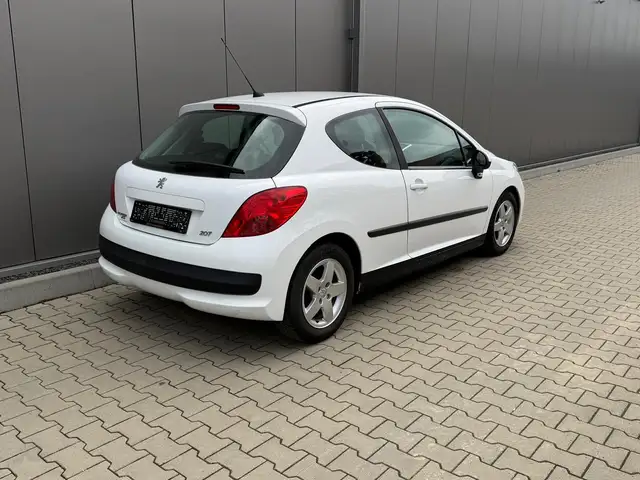 Peugeot 207 view 5