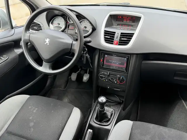 Peugeot 207 view 12