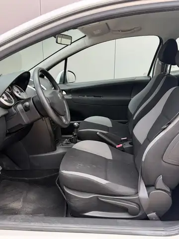 Peugeot 207 view 11