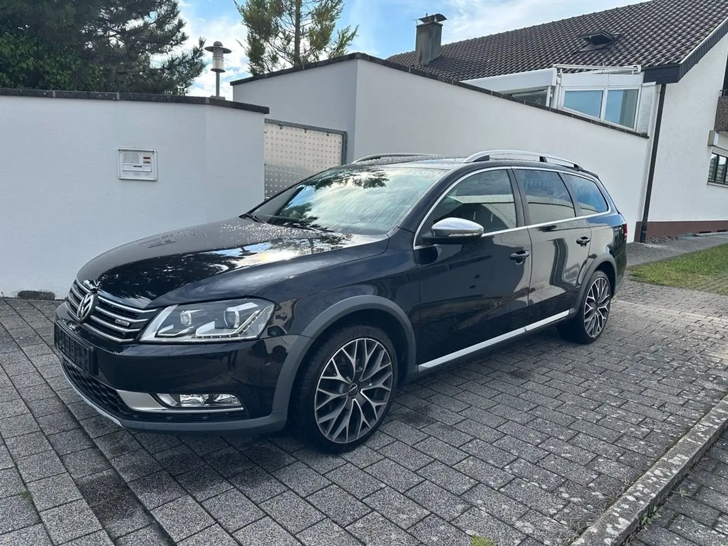 Volkswagen Passat Alltrack HIGHLINE 4Motion -AUTOM-NAVI-RFK-STHZ-AHK-LEDER-XE Noir - 2