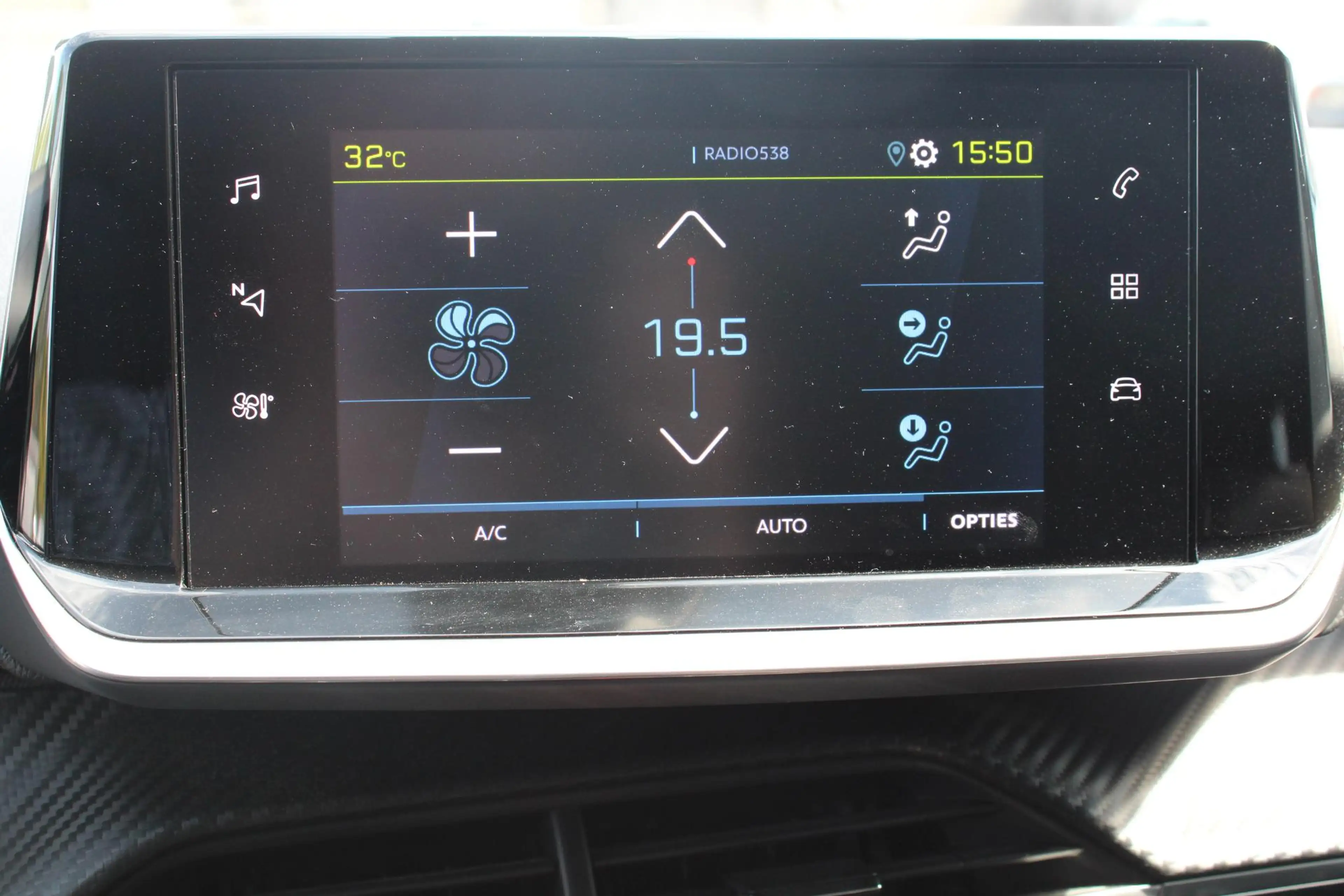 Peugeot e-208 EV Allure 50 kWh Carplay | Climate Control | Parke — photo 15