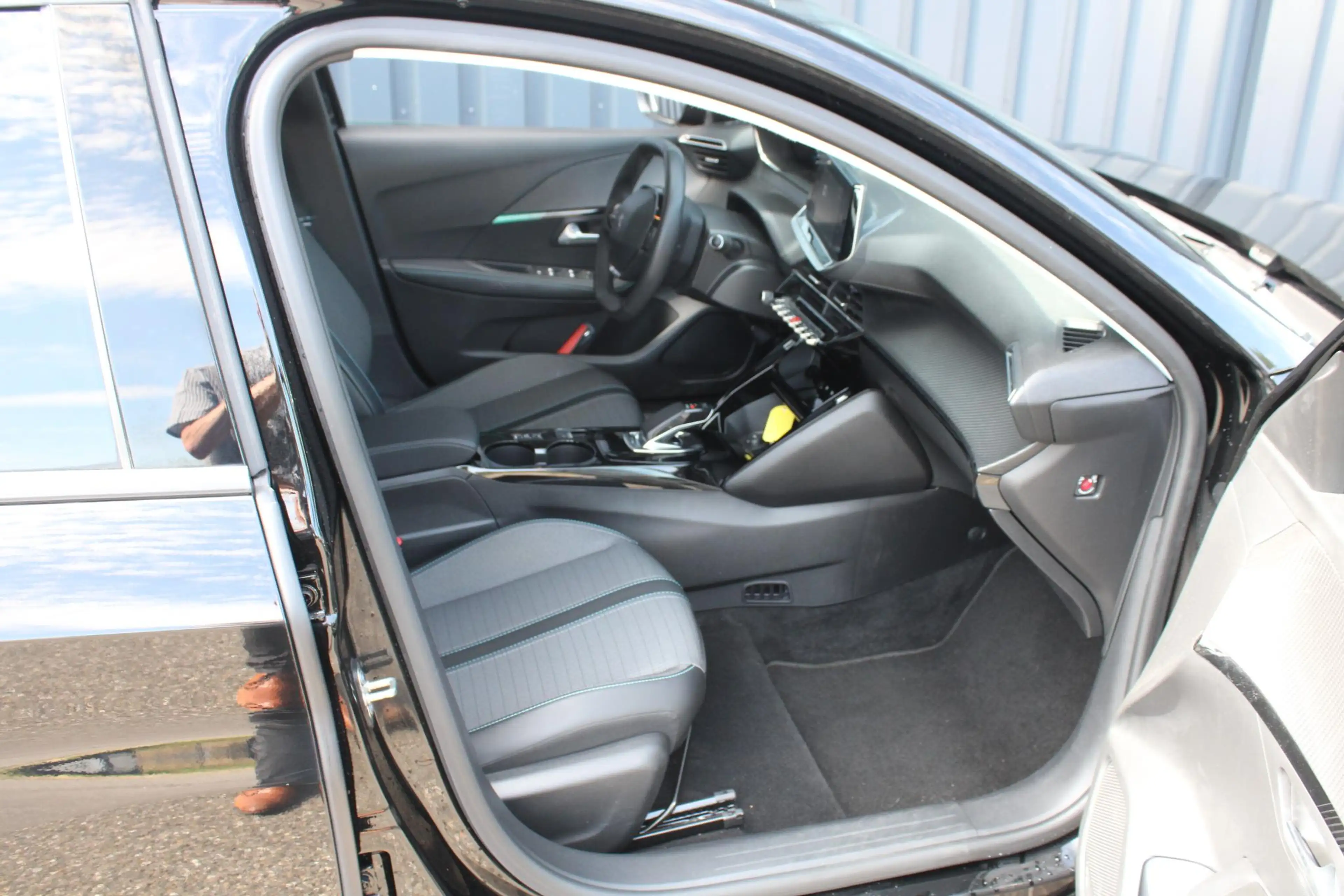 Peugeot e-208 EV Allure 50 kWh Carplay | Climate Control | Parke — photo 13