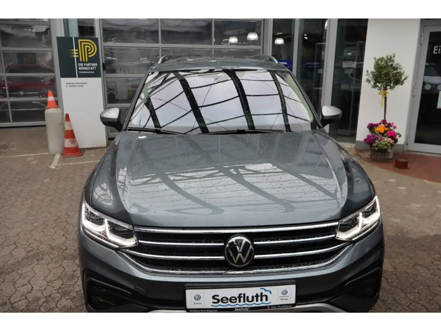 Volkswagen Tiguan Allspace 2.0 TDI 4Motion, AHK, RFK, LED Matrix Elegance Grau - 2