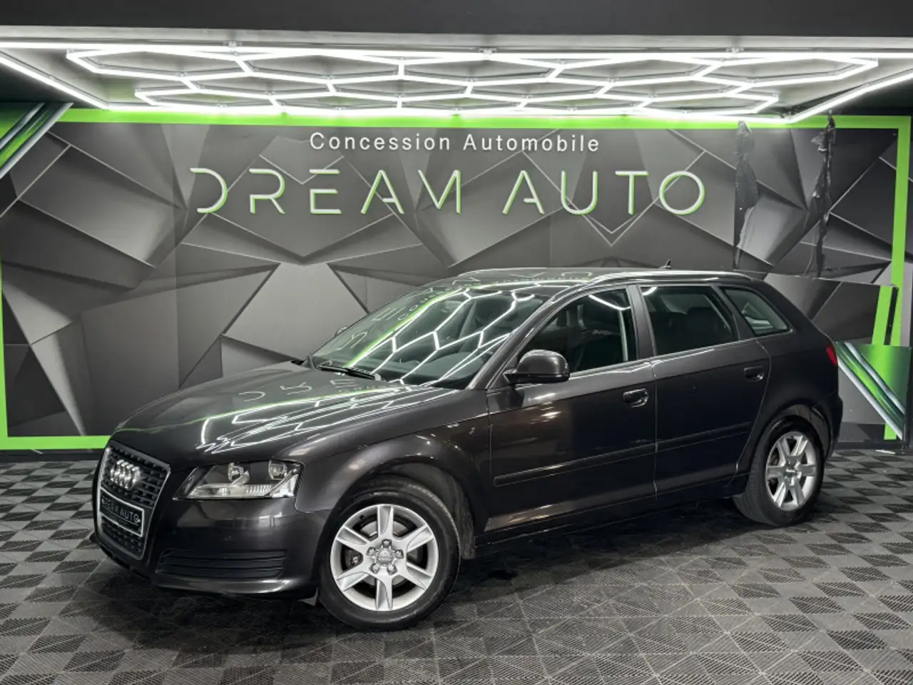 Audi A3 1.6 TDI 105CH DPF START/STOP AMBITION LU