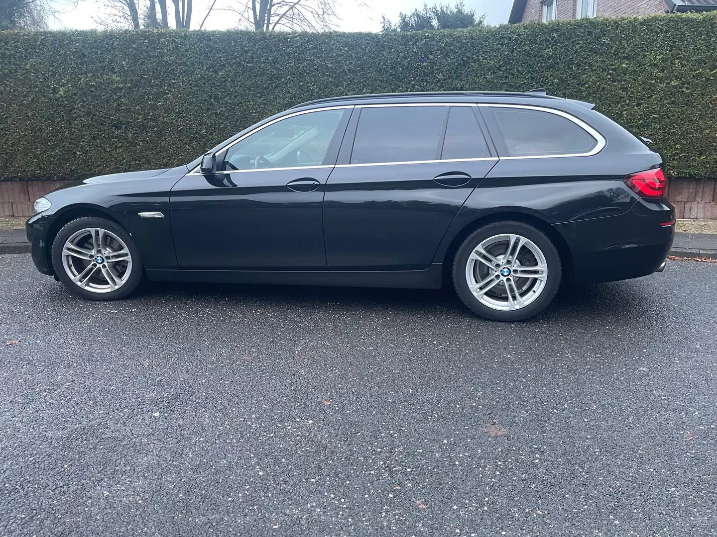 BMW 520 520i Touring Sport-Aut. Negru - 1