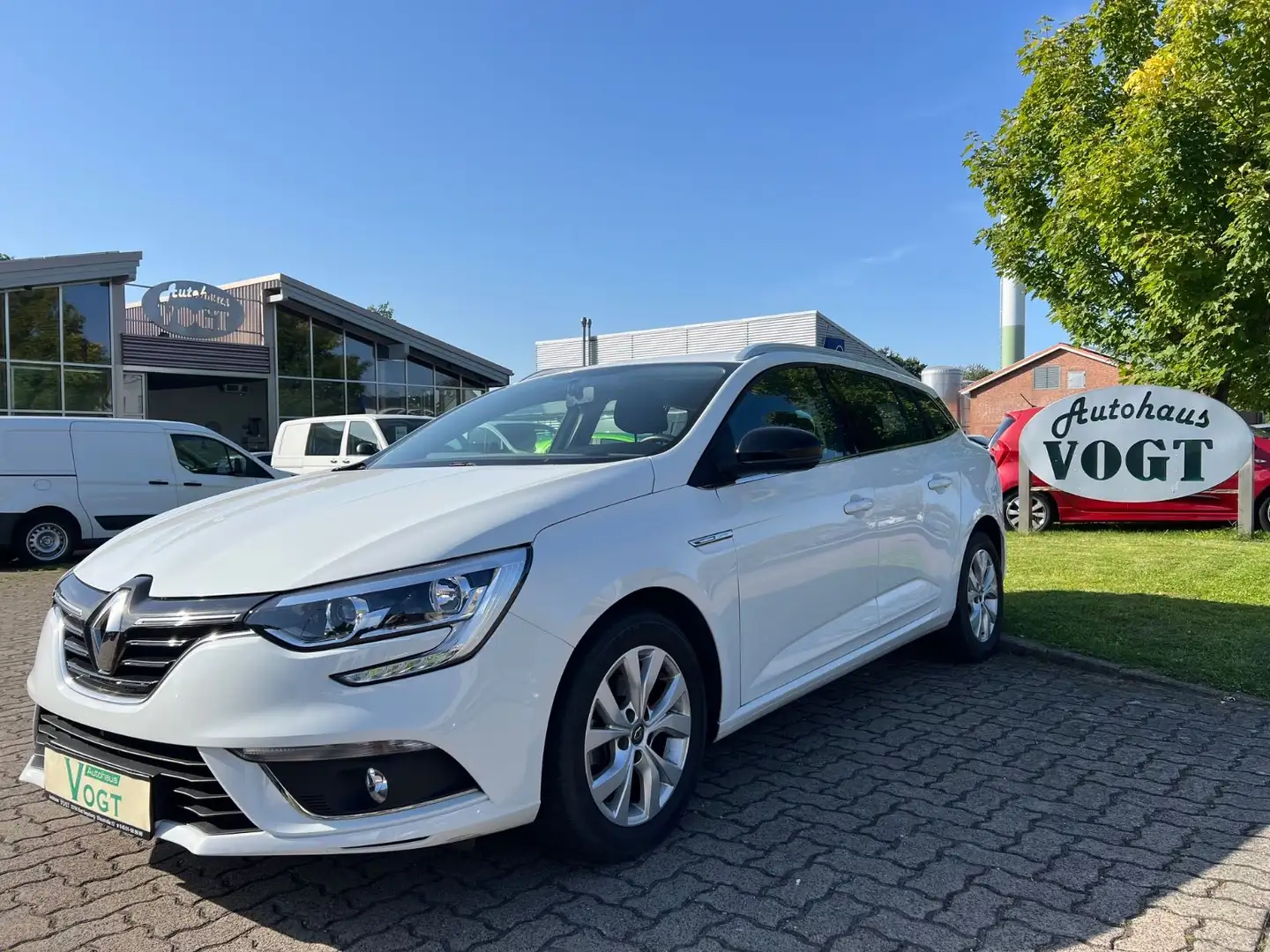 Renault Megane IV Grandtour Limited Blanc - 1
