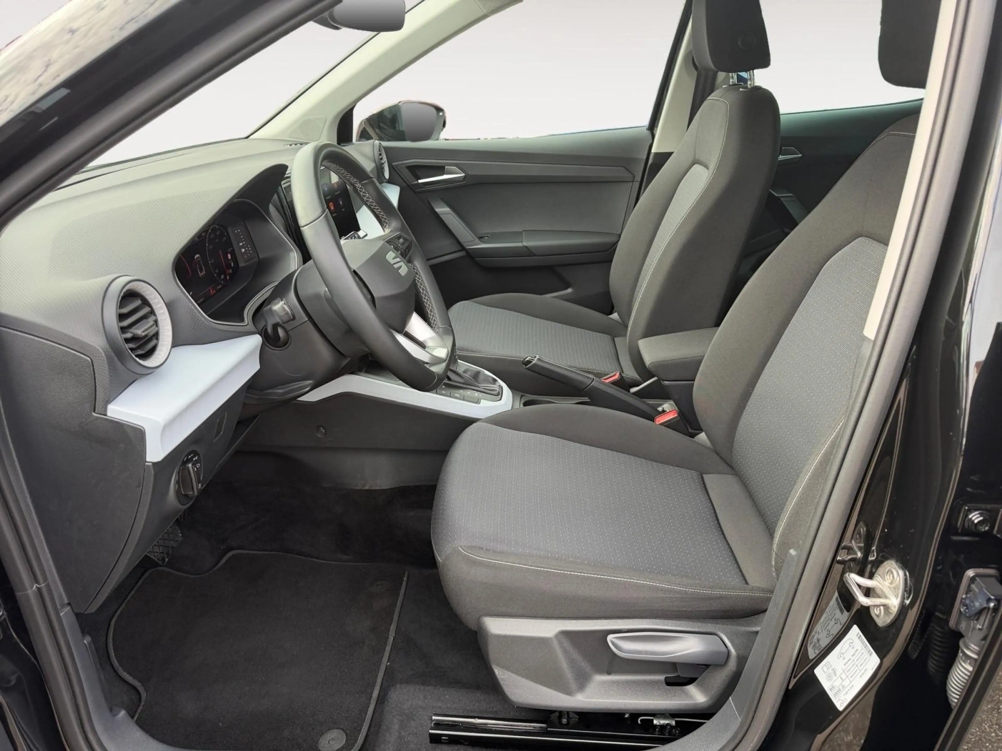 SEAT Arona 1.0 TSI Style DSG RFK | NAVI | LED | SZH — photo 6