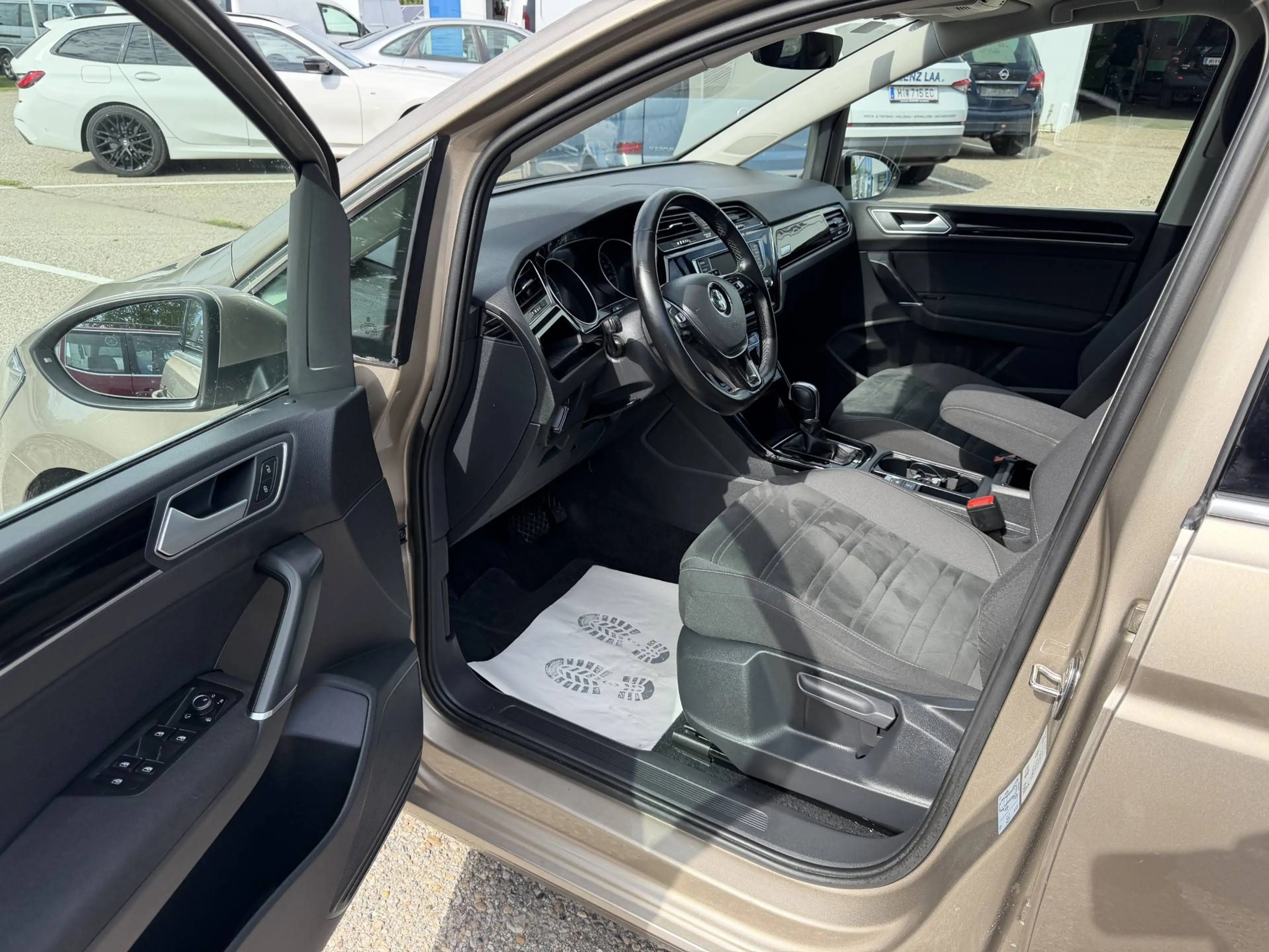 Volkswagen Touran Highline TDI DSG*1Besitz*TOPZustand*AHK*Kamera*Sitzh* — photo 7