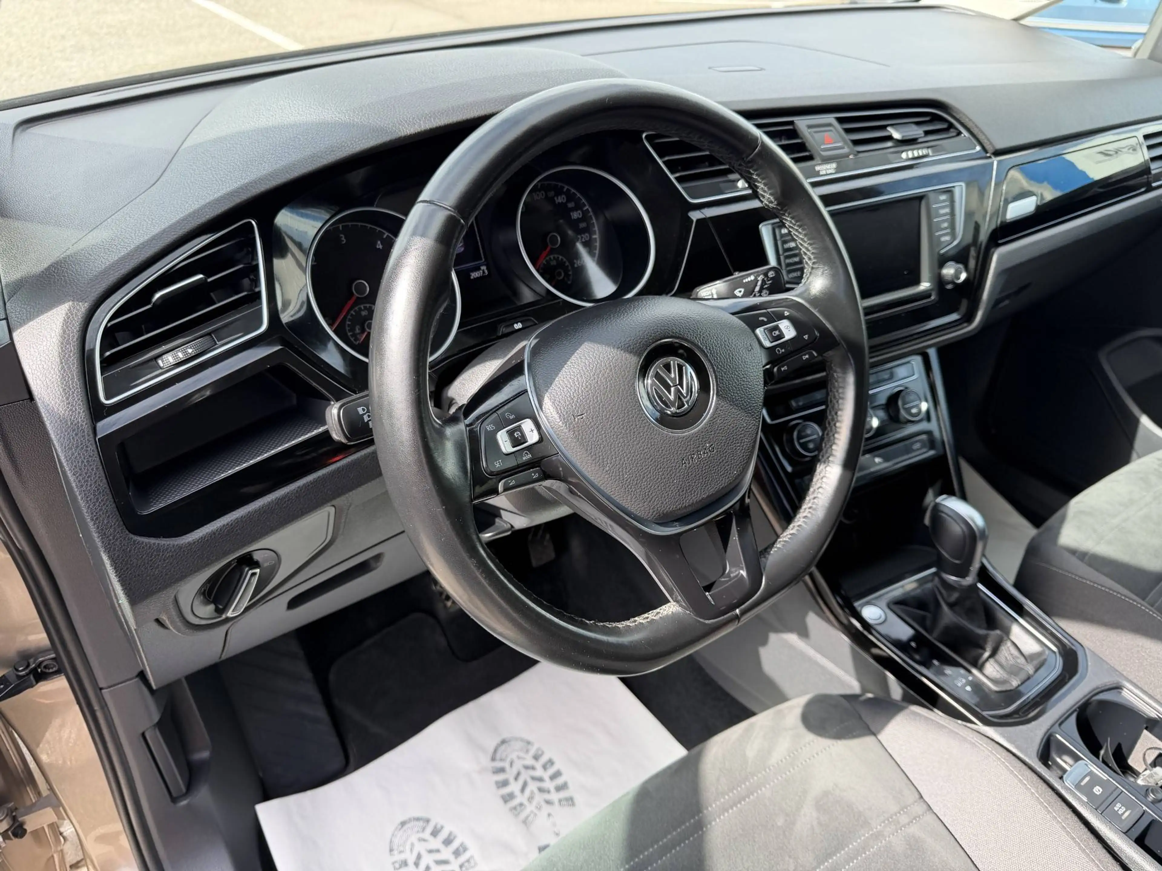 Volkswagen Touran Highline TDI DSG*1Besitz*TOPZustand*AHK*Kamera*Sitzh* — photo 11