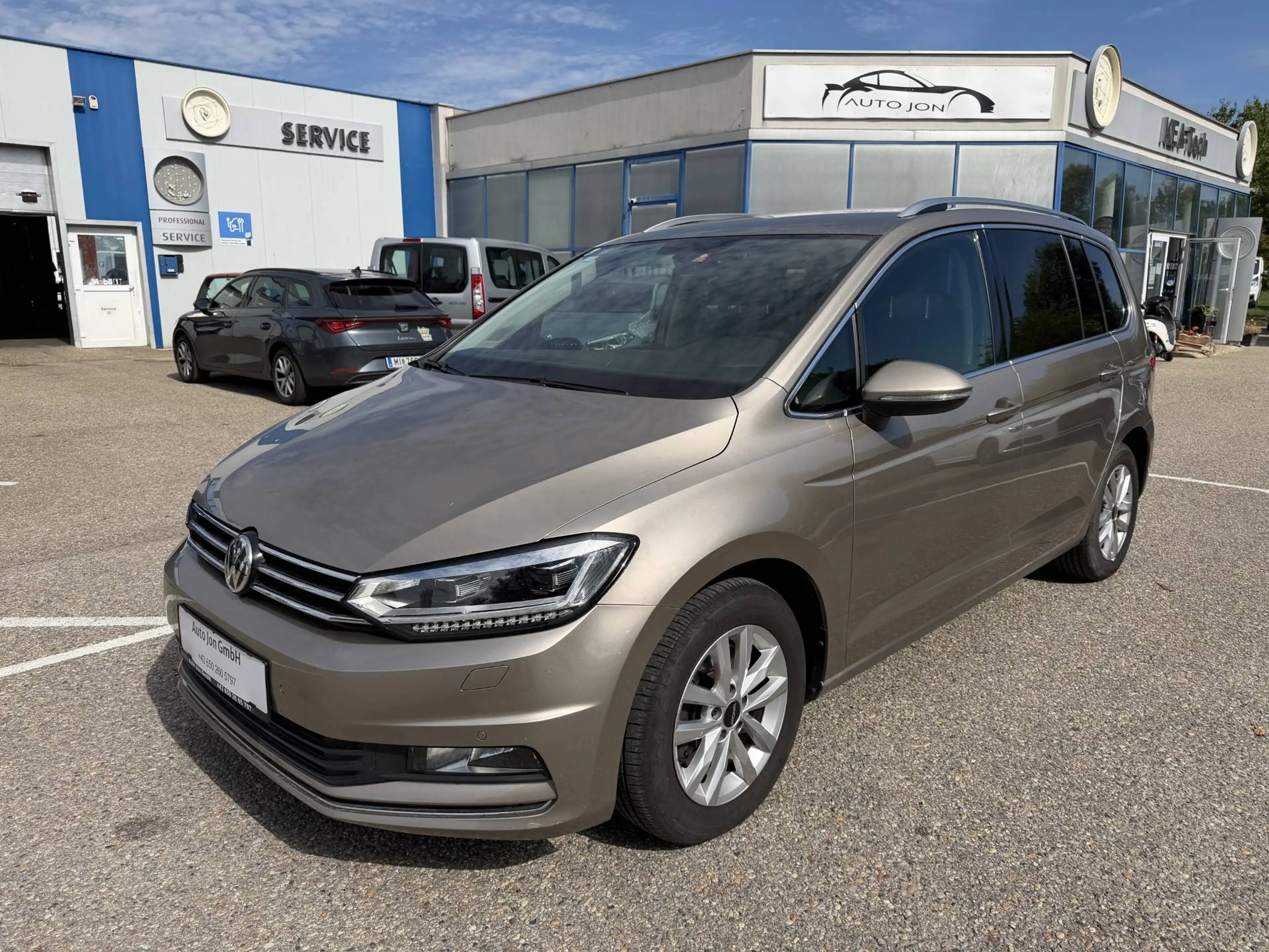 Volkswagen Touran Highline TDI DSG*1Besitz*TOPZustand*AHK*Kamera*Sitzh*