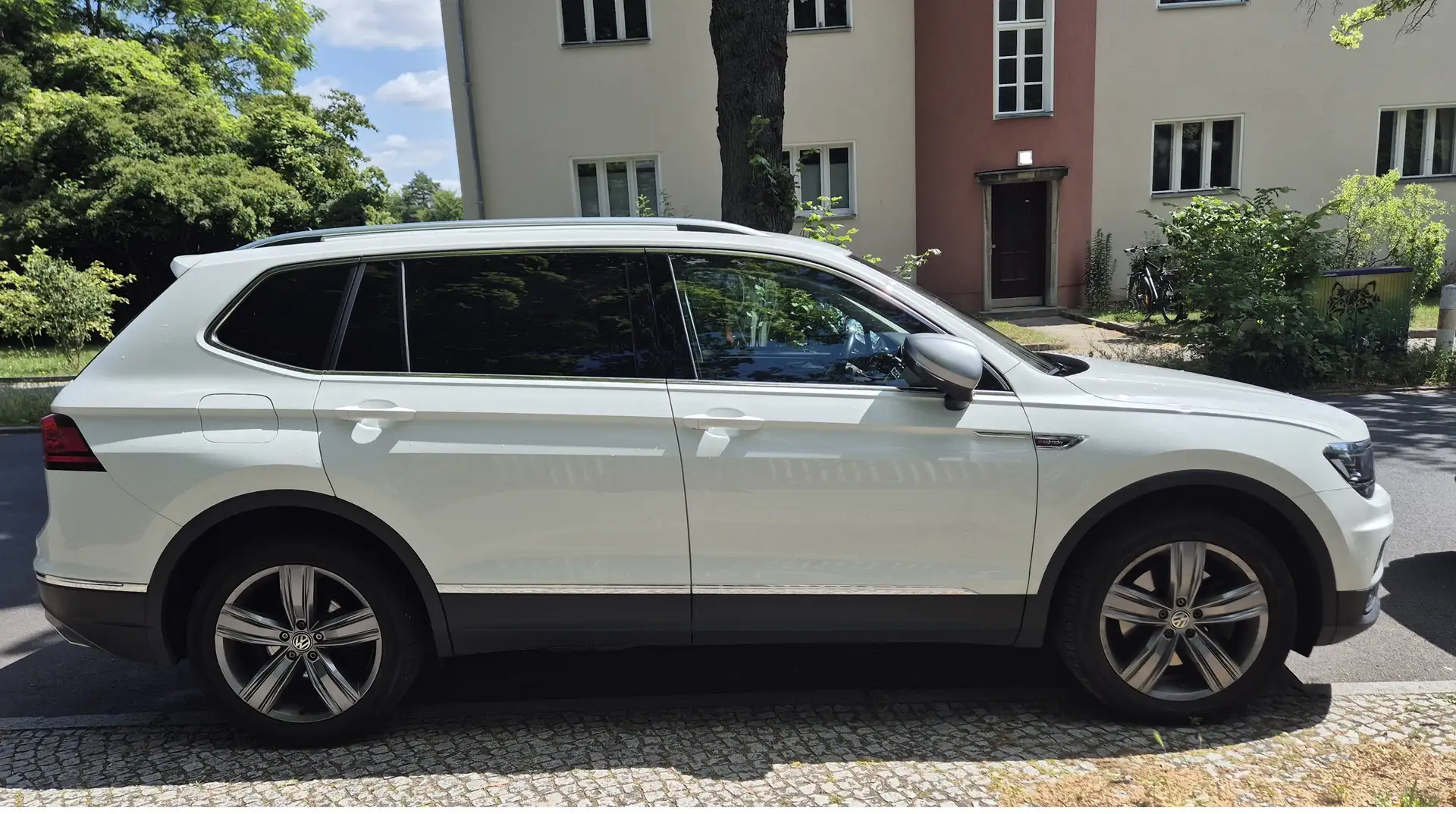 Volkswagen Tiguan Allspace Tiguan 2.0 TSI 4Motion DSG OPF Highline Unfallfrei Weiß - 2