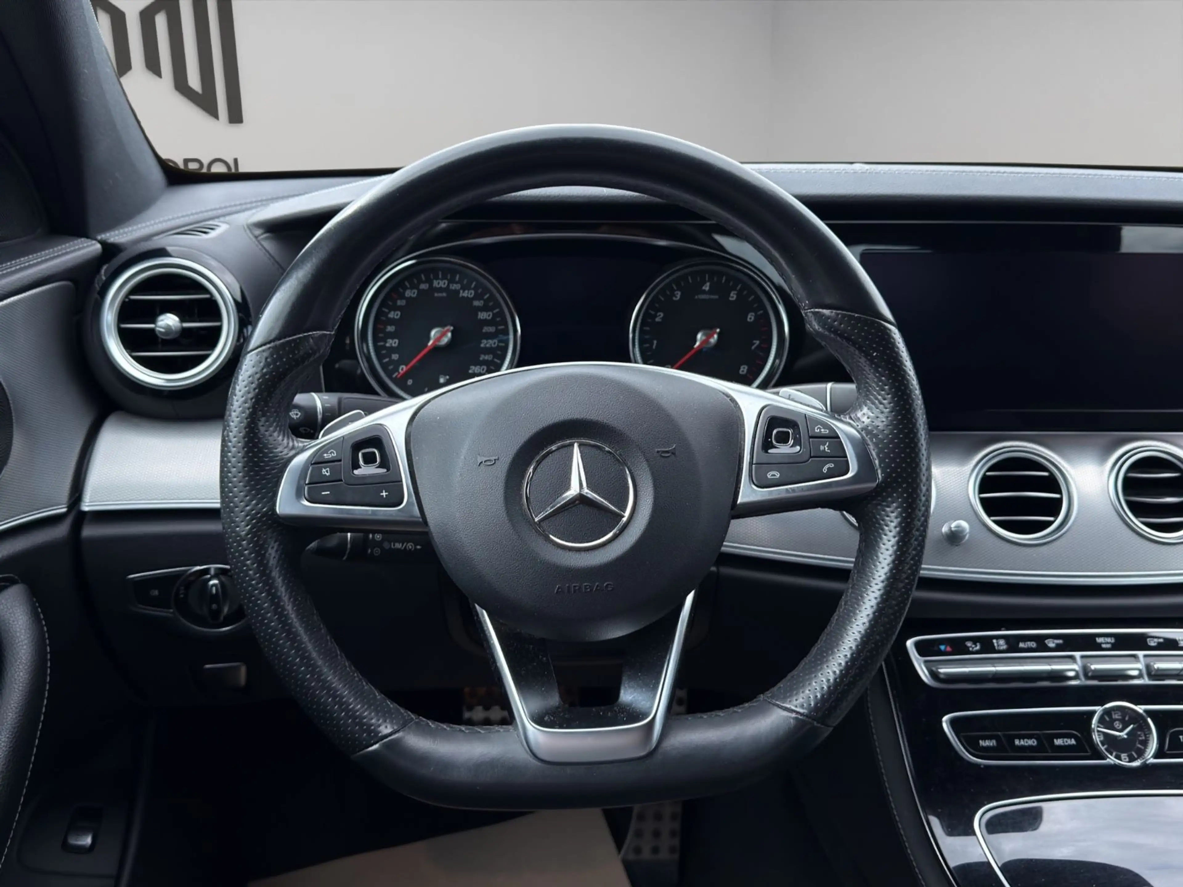 Mercedes-Benz E 350 e AMG-Line Ahk*Garantie*Finanzierung* — photo 12