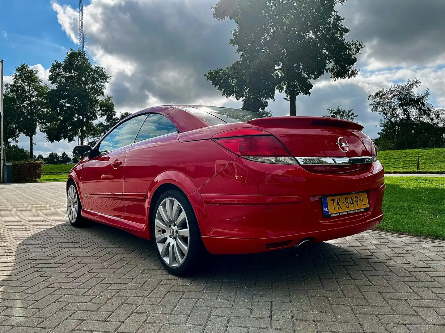 Opel Astra TwinTop 1.9 CDTi OPC Temptation Uitvoering UNIEK Rood - 2