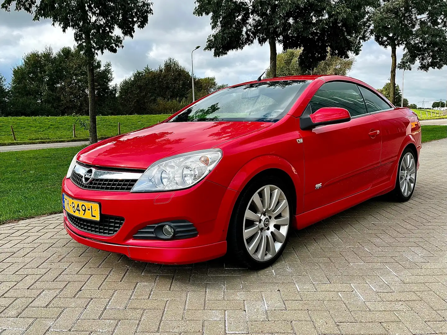 Opel Astra TwinTop 1.9 CDTi OPC Temptation Uitvoering UNIEK Rood - 1