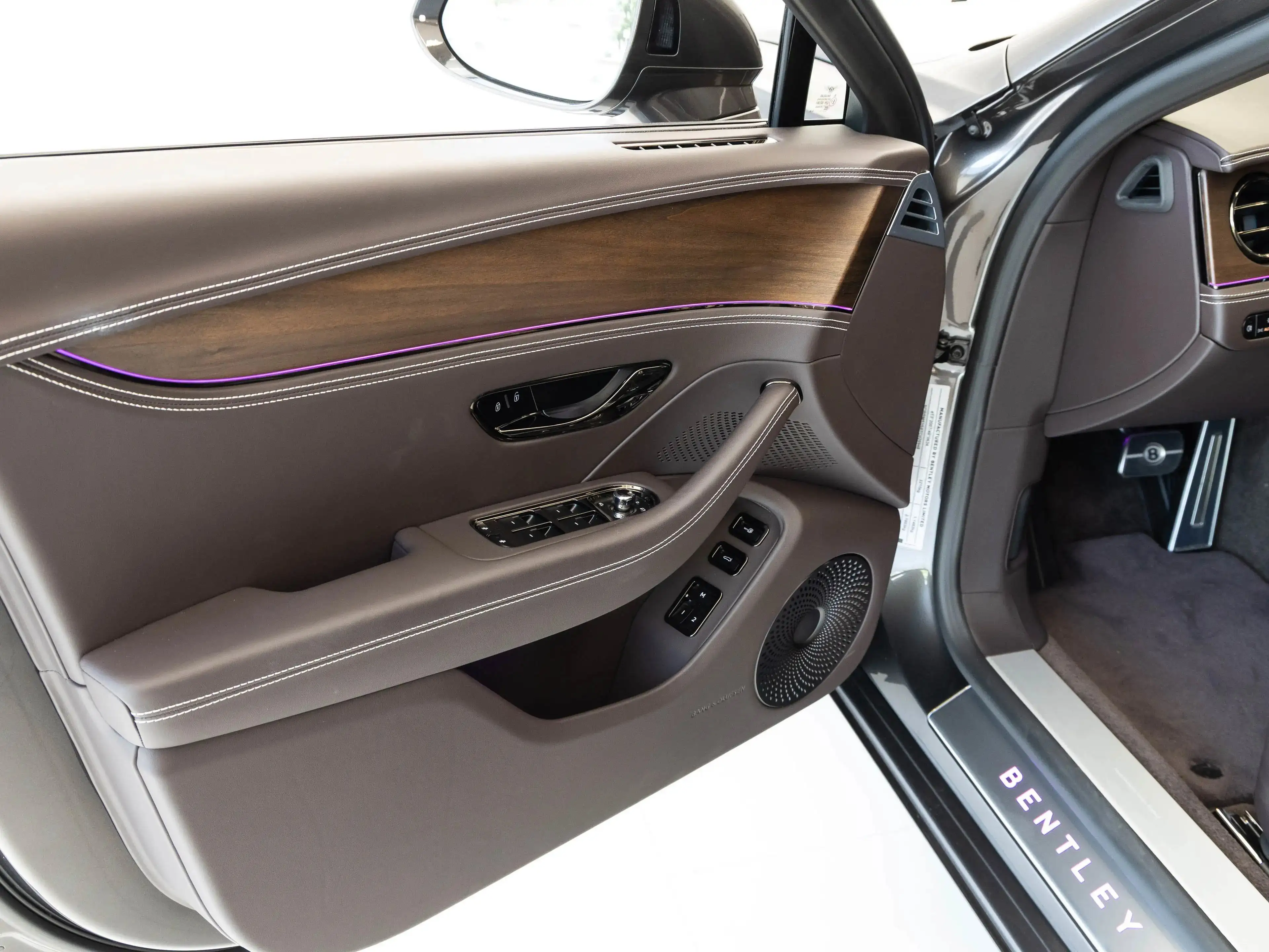 Bentley Flying Spur V8 Hybrid *B&O*Rotating*MY26* — photo 9