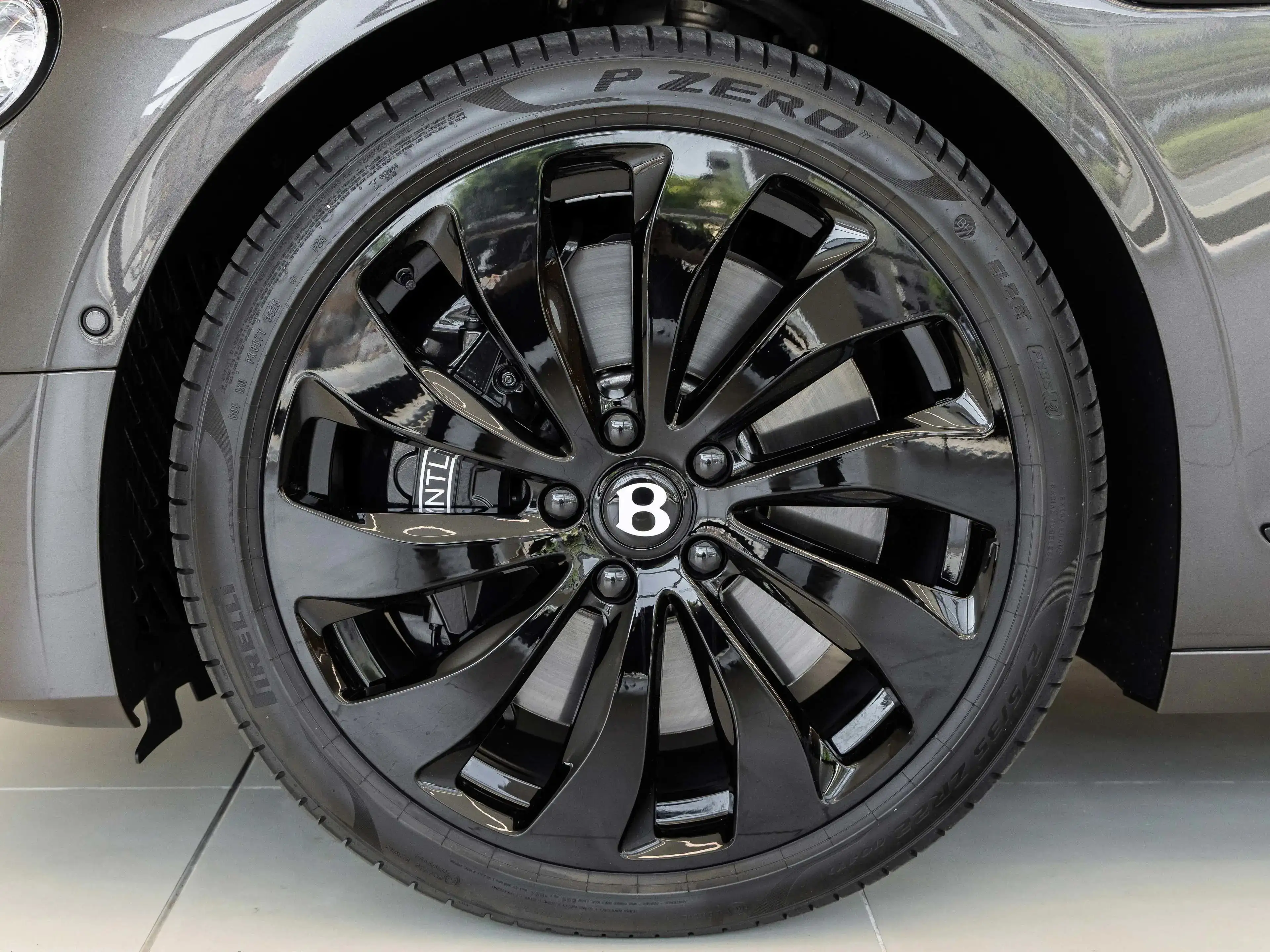Bentley Flying Spur V8 Hybrid *B&O*Rotating*MY26* — photo 6