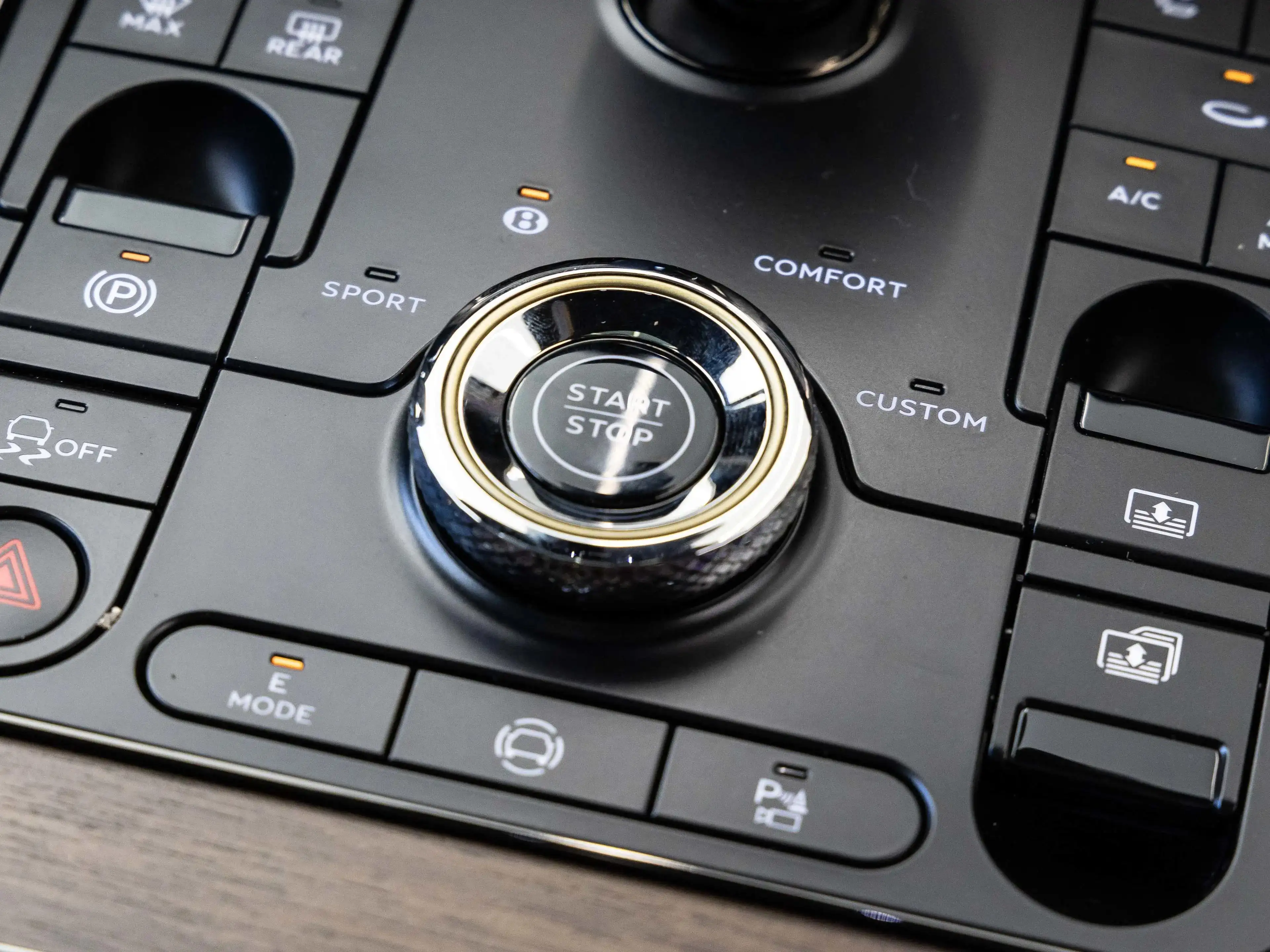 Bentley Flying Spur V8 Hybrid *B&O*Rotating*MY26* — photo 15