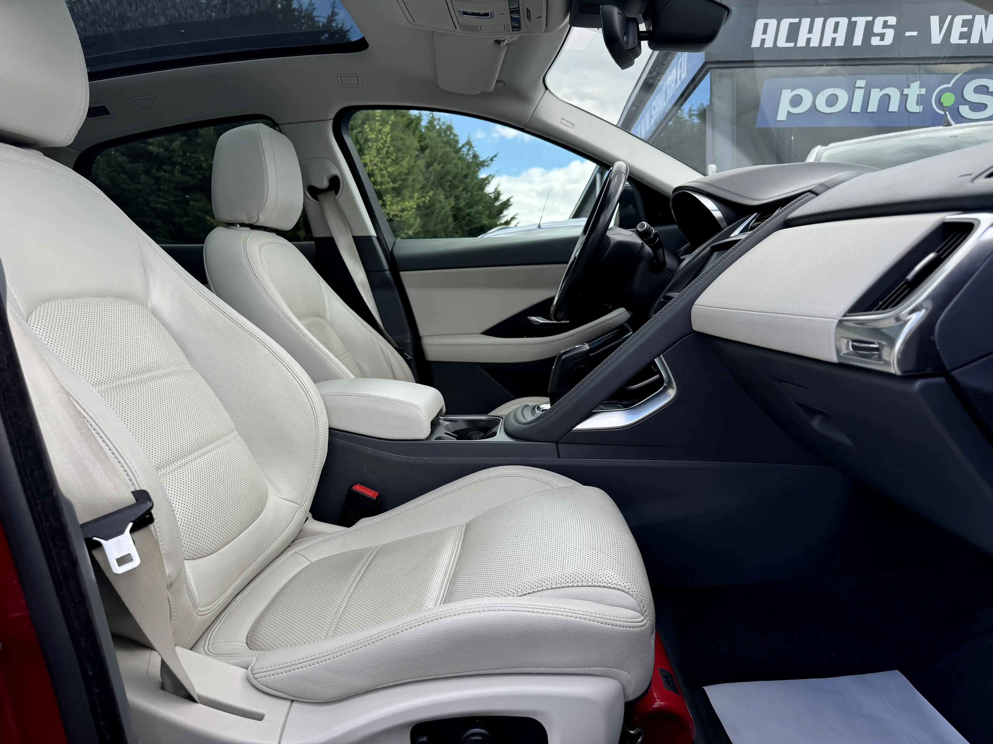 Jaguar E-Pace E-Pace 2.0 D AWD /PANO/CUIR/CARPLAY/ *GARANTIE* — photo 11