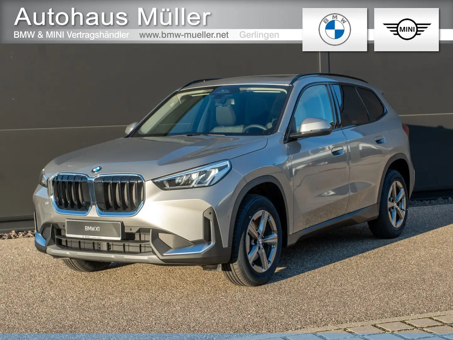 BMW X1 sDrive18i Glasdach Totwinkel Kamera Sitzhzg. Argent - 1