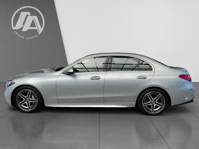 Mercedes-Benz C-Class view 4