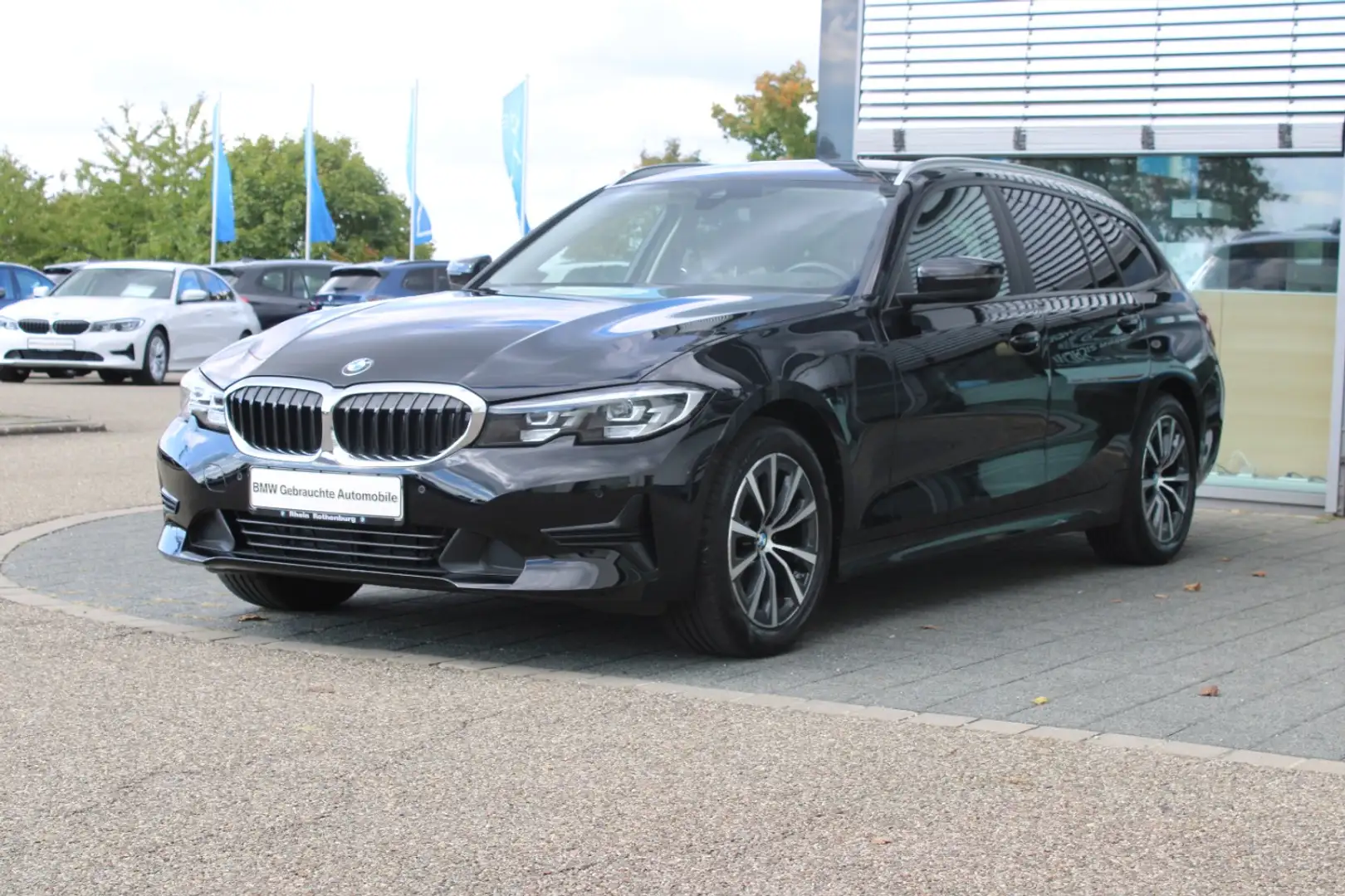 BMW 318 i Touring Advantage Navi LED AHK LiveCockpit Schwarz - 1