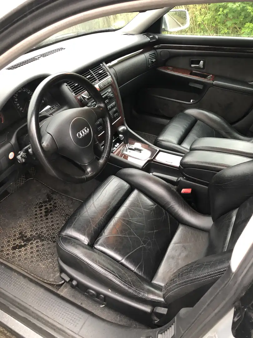 Audi A8 3.7 quattro - 2