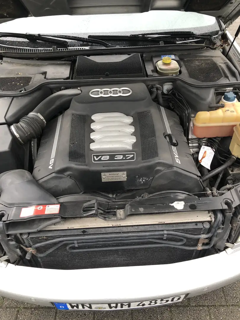 Audi A8 3.7 quattro - 1