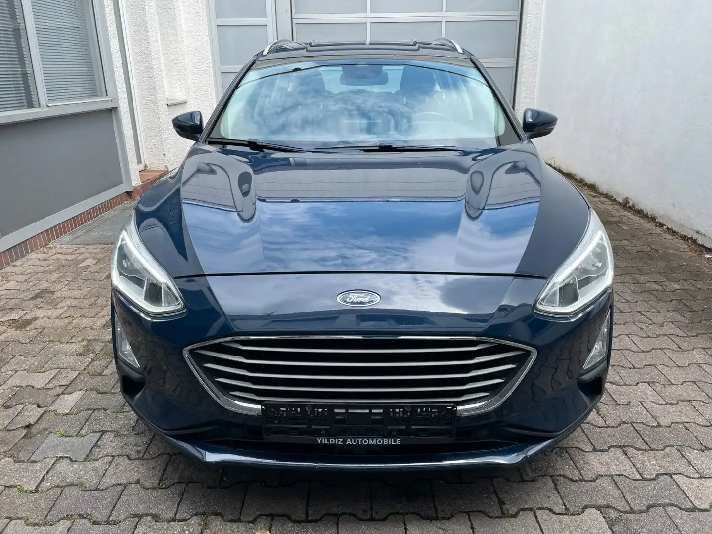 Ford Focus Turnier Cool & Connect*ERSTE HAND*NAVI* Blauw - 2