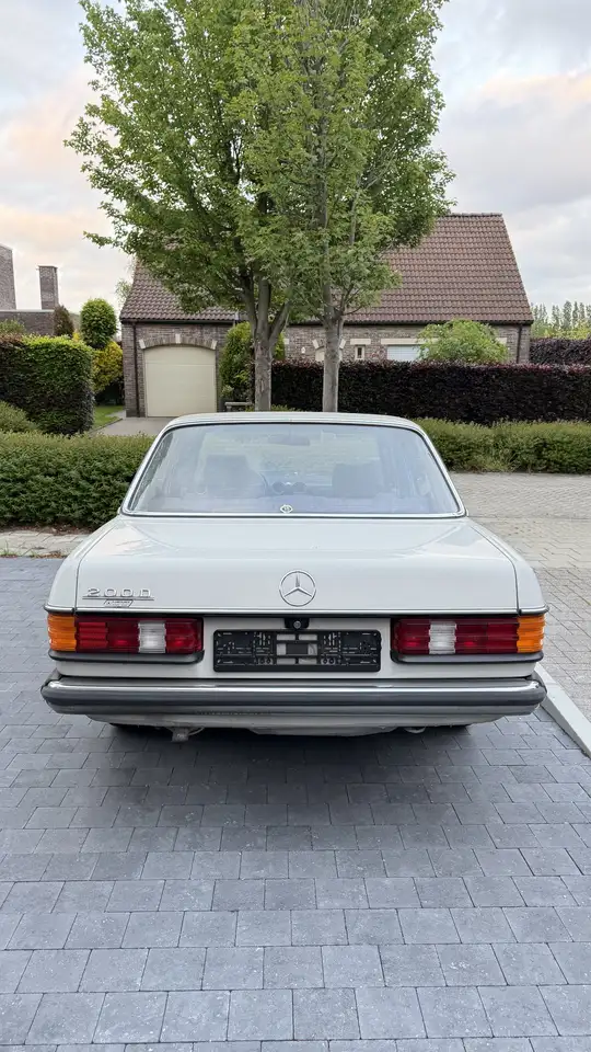 Mercedes-Benz 200 W123, foto 6