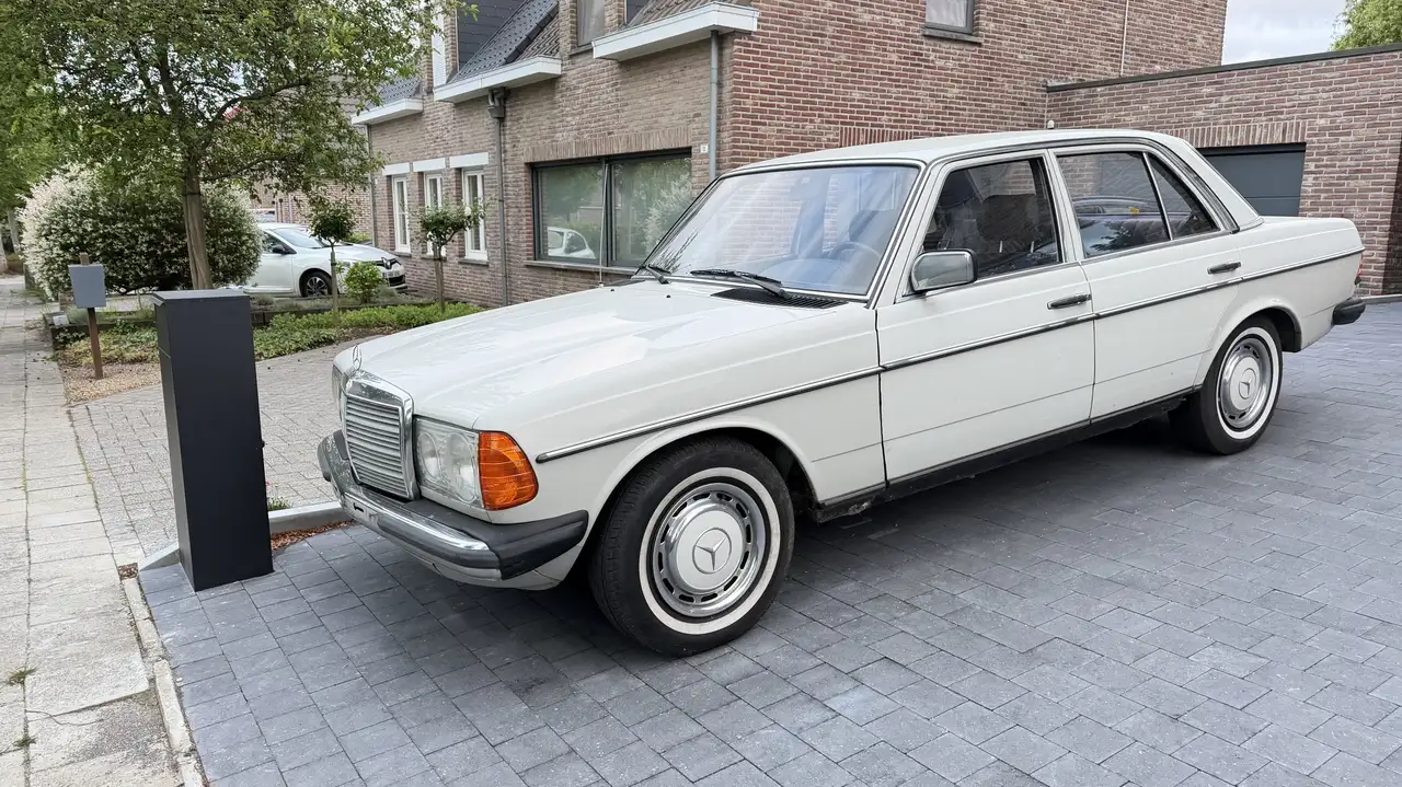 Mercedes-Benz 200 W123, foto 5