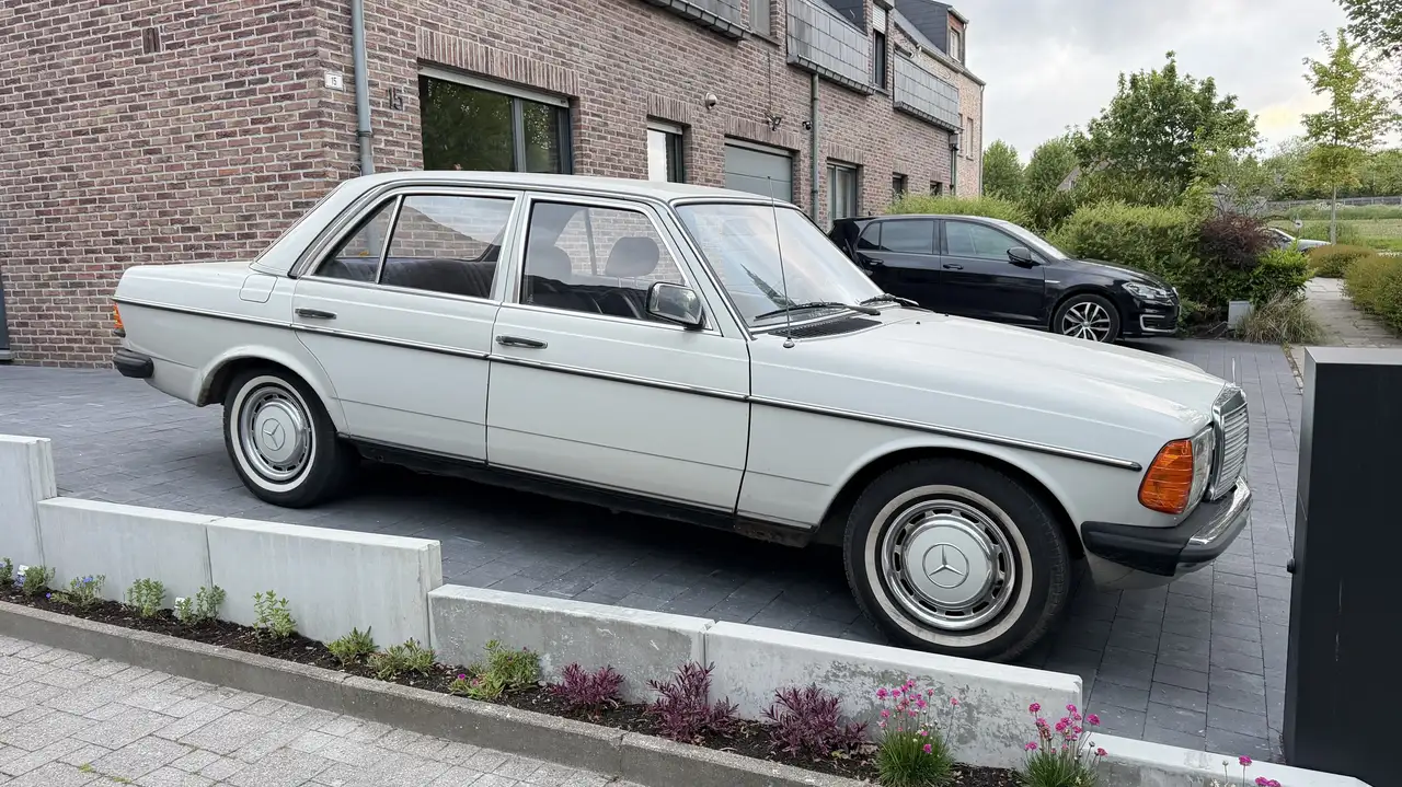 Mercedes-Benz 200 W123, foto 4