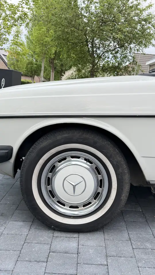 Mercedes-Benz 200 W123, foto 7