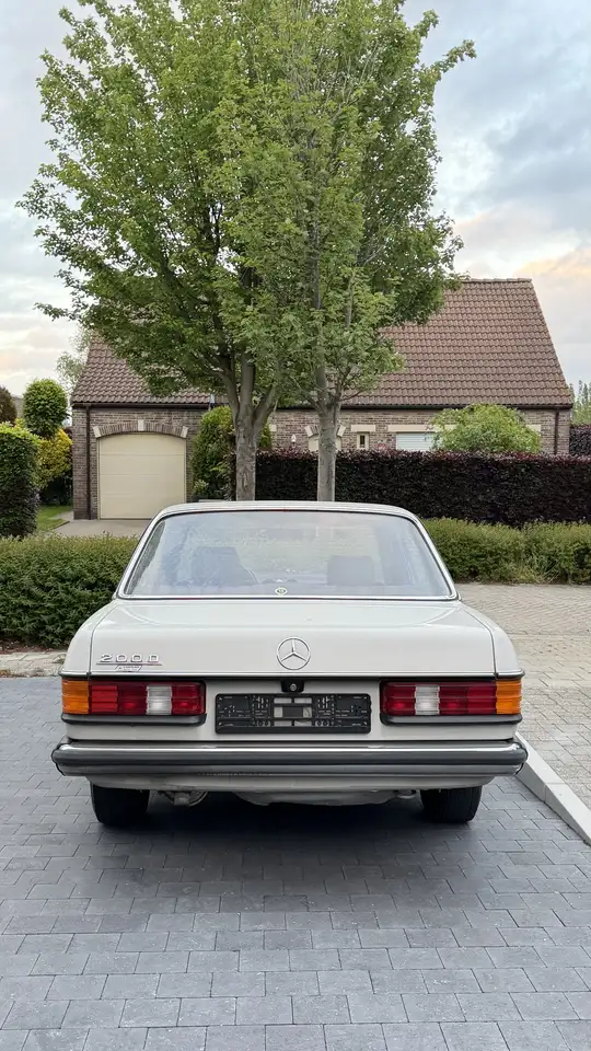 Mercedes-Benz 200 W123, foto 3