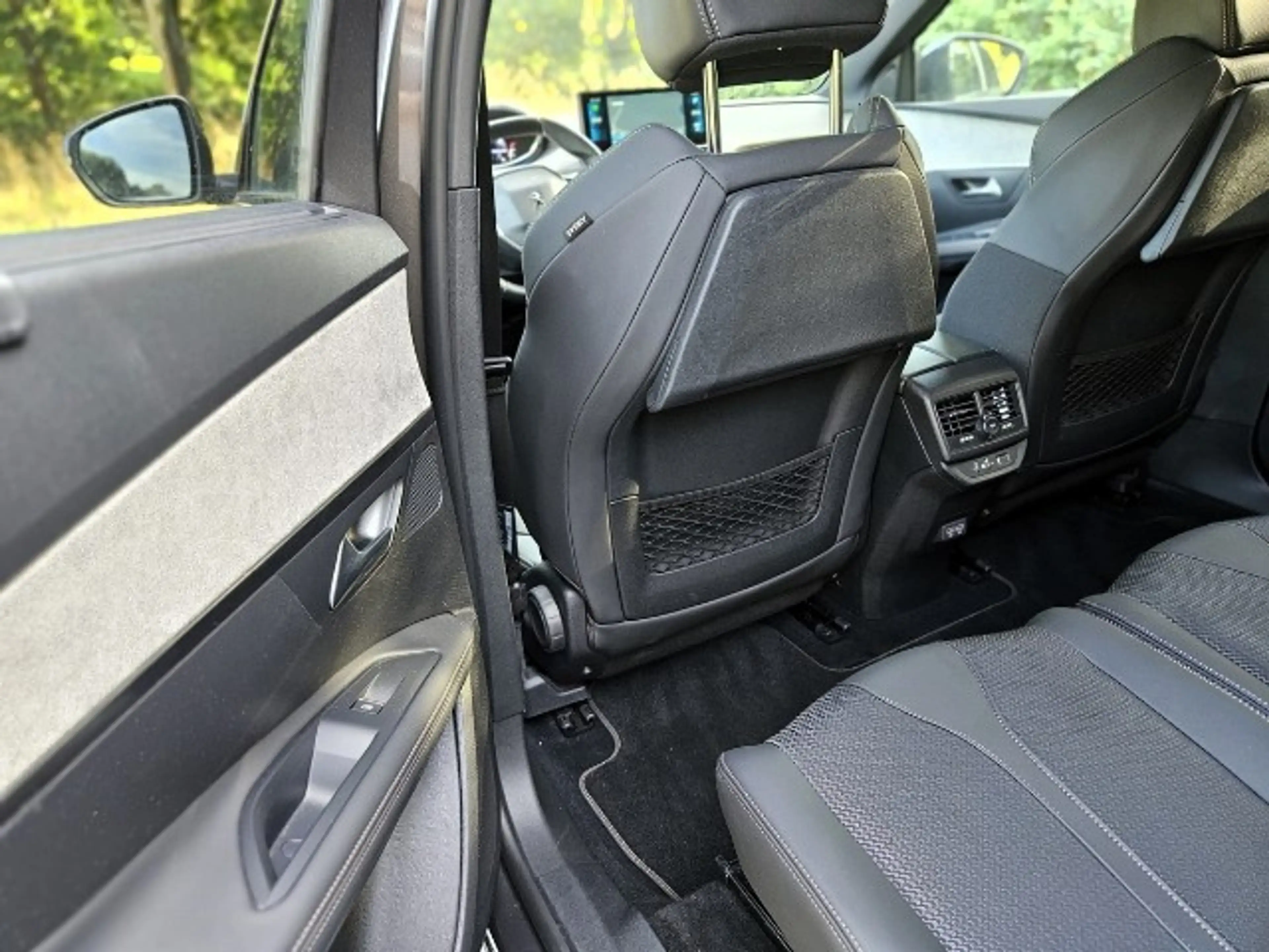 Peugeot 5008 GT PureTech 130 EAT8 Automatik Grip Control AHK — photo 9