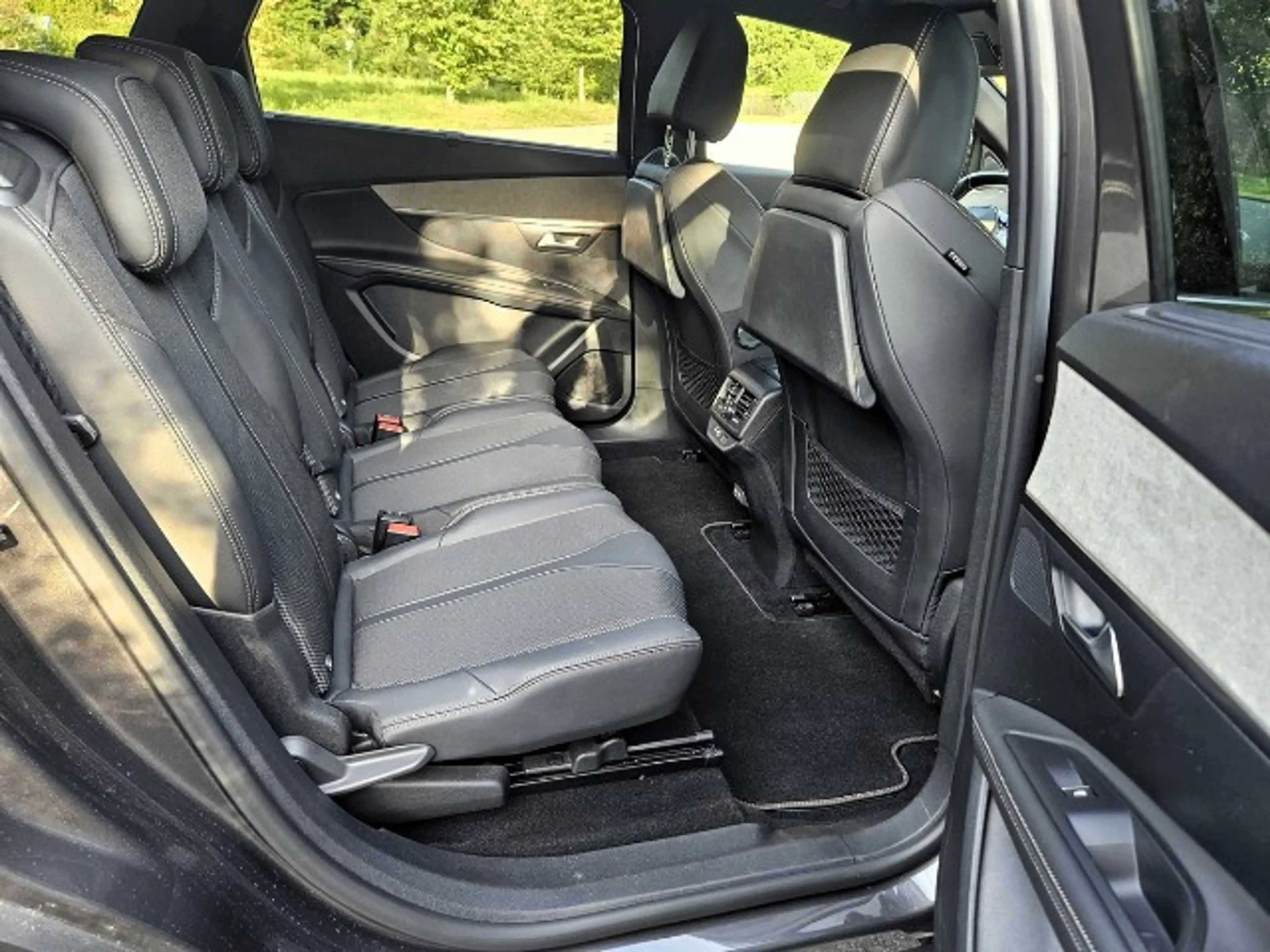 Peugeot 5008 GT PureTech 130 EAT8 Automatik Grip Control AHK — photo 8