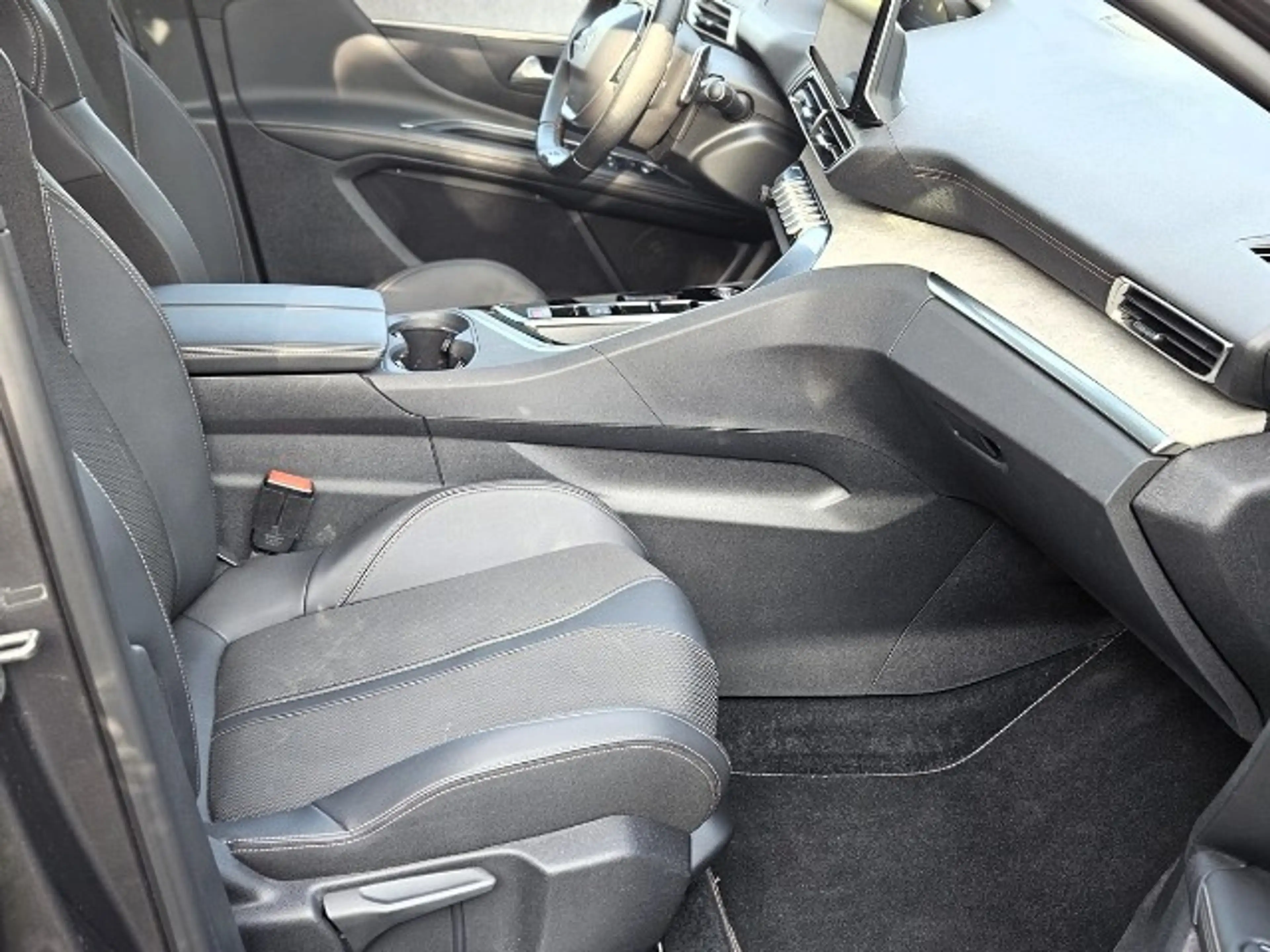 Peugeot 5008 GT PureTech 130 EAT8 Automatik Grip Control AHK — photo 7