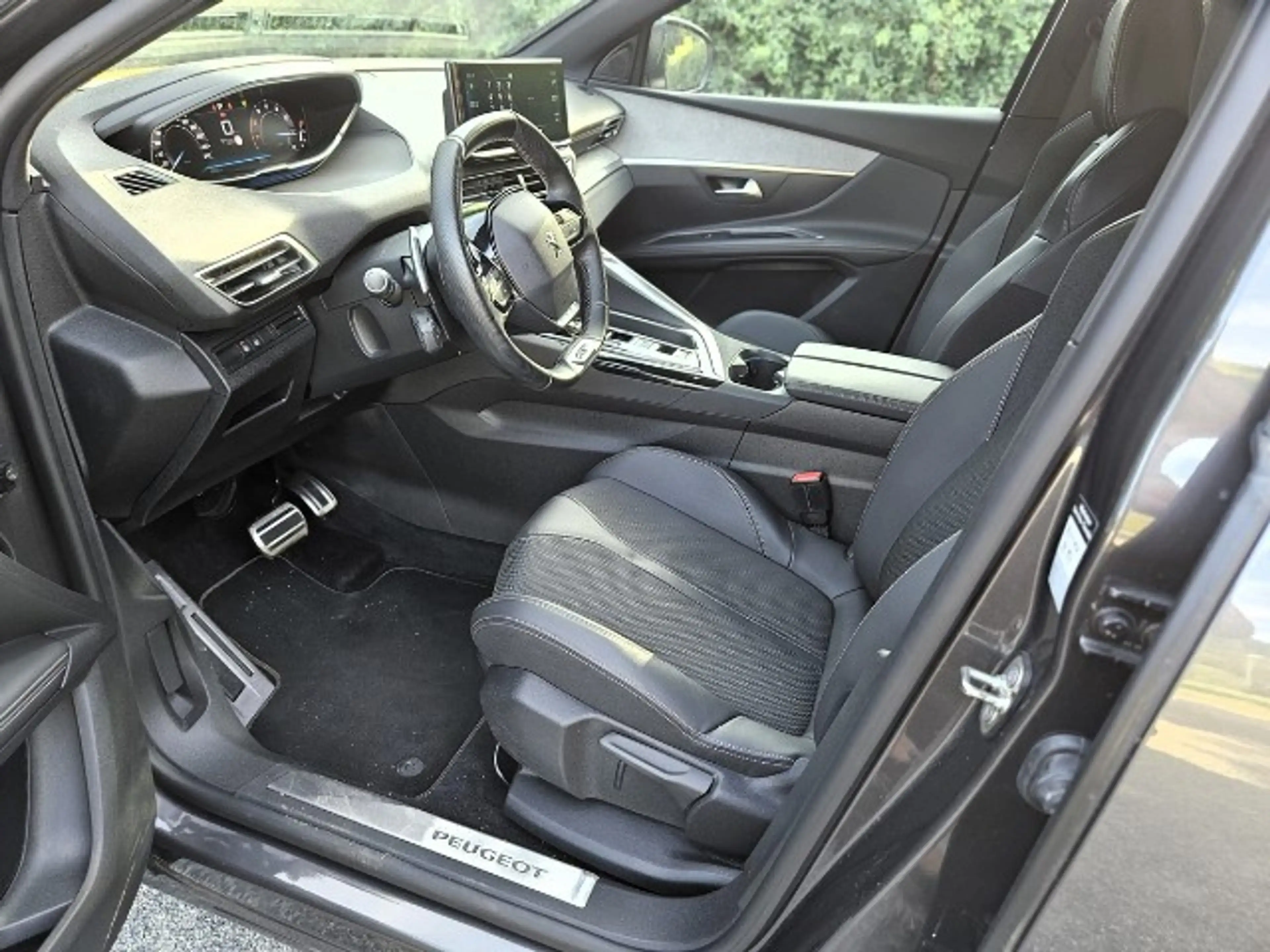 Peugeot 5008 GT PureTech 130 EAT8 Automatik Grip Control AHK — photo 6