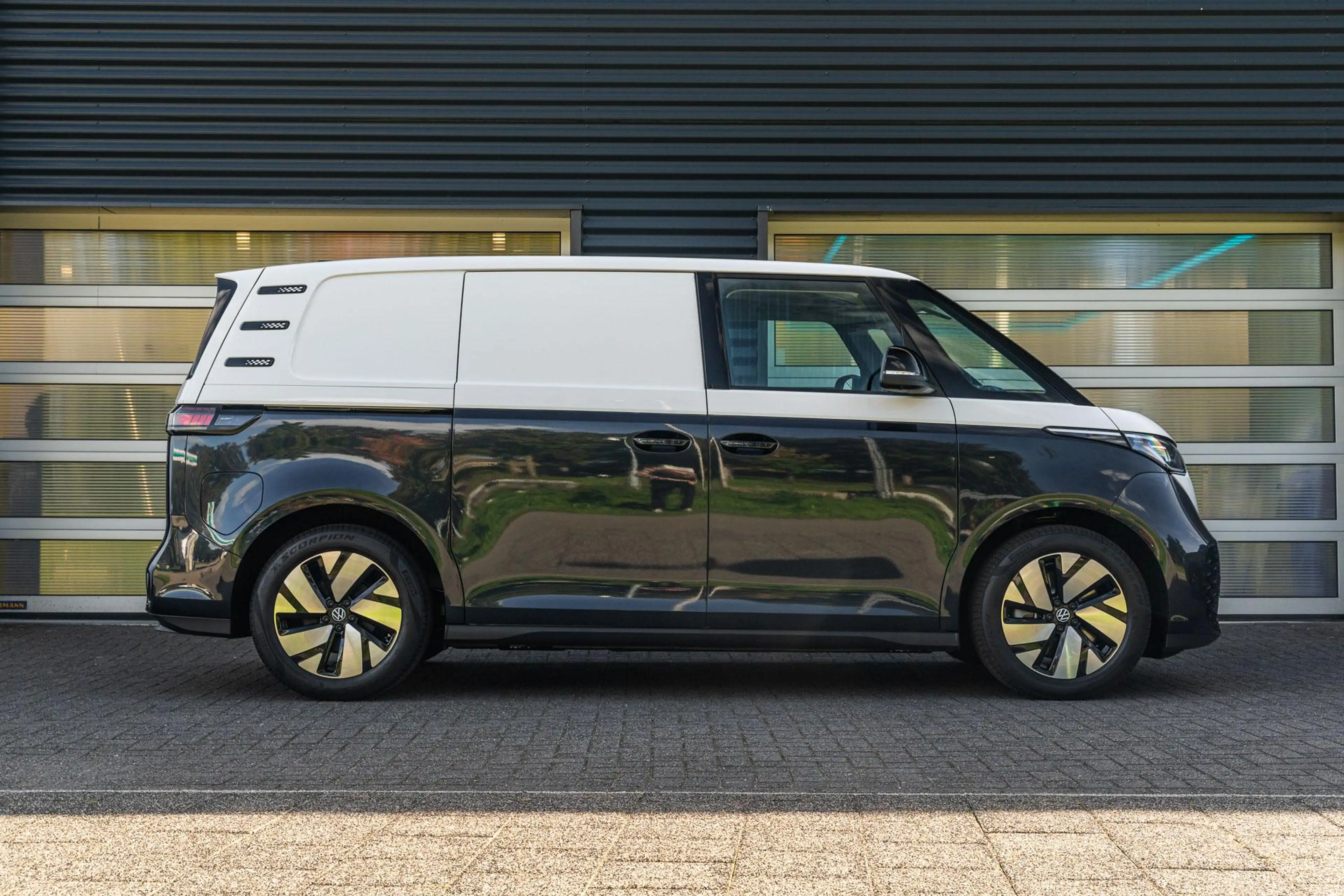 Volkswagen ID. Buzz Cargo 190pk Bulli Limited Edition 59 kWh | Stoelen Pakke — photo 3