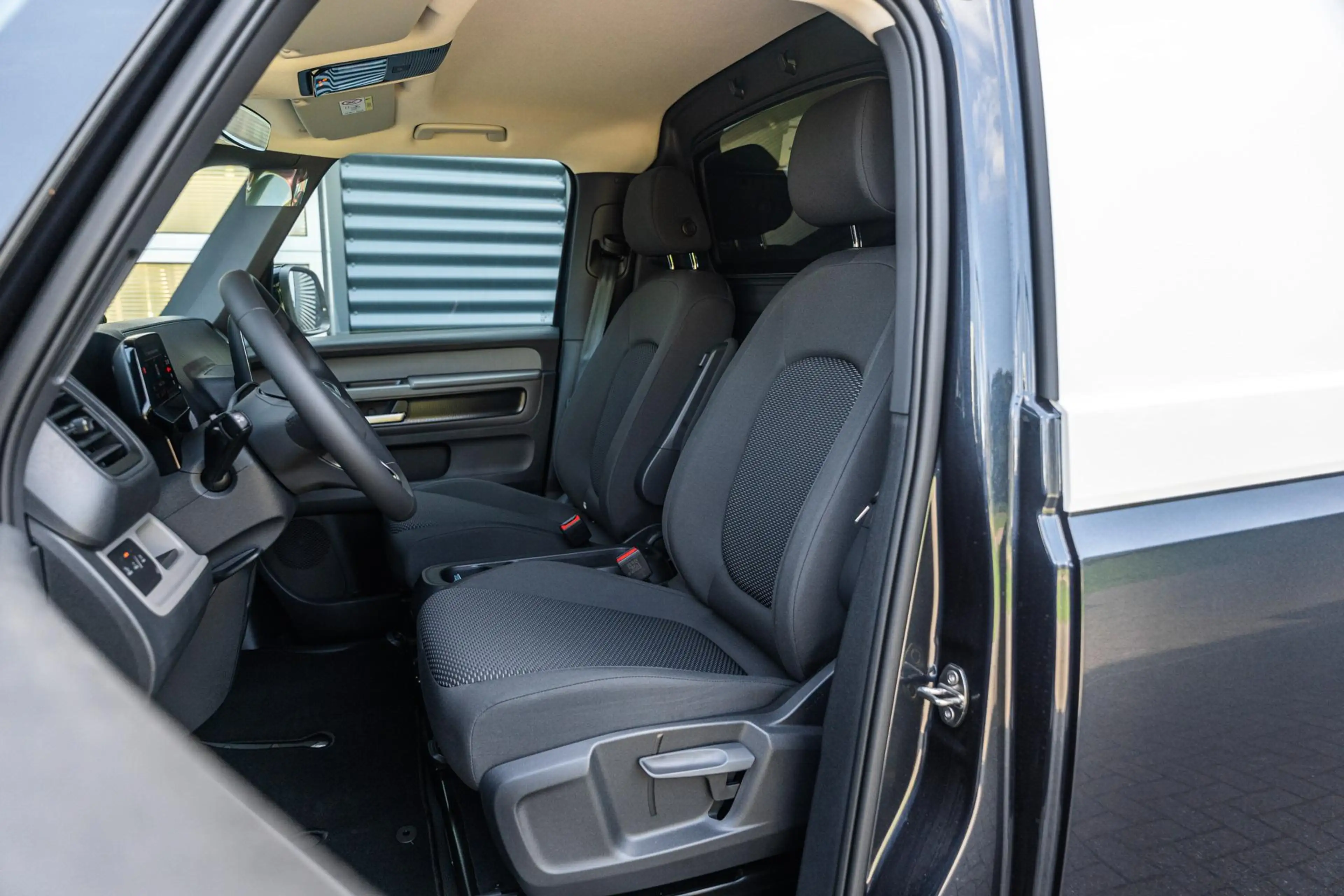 Volkswagen ID. Buzz Cargo 190pk Bulli Limited Edition 59 kWh | Stoelen Pakke — photo 4