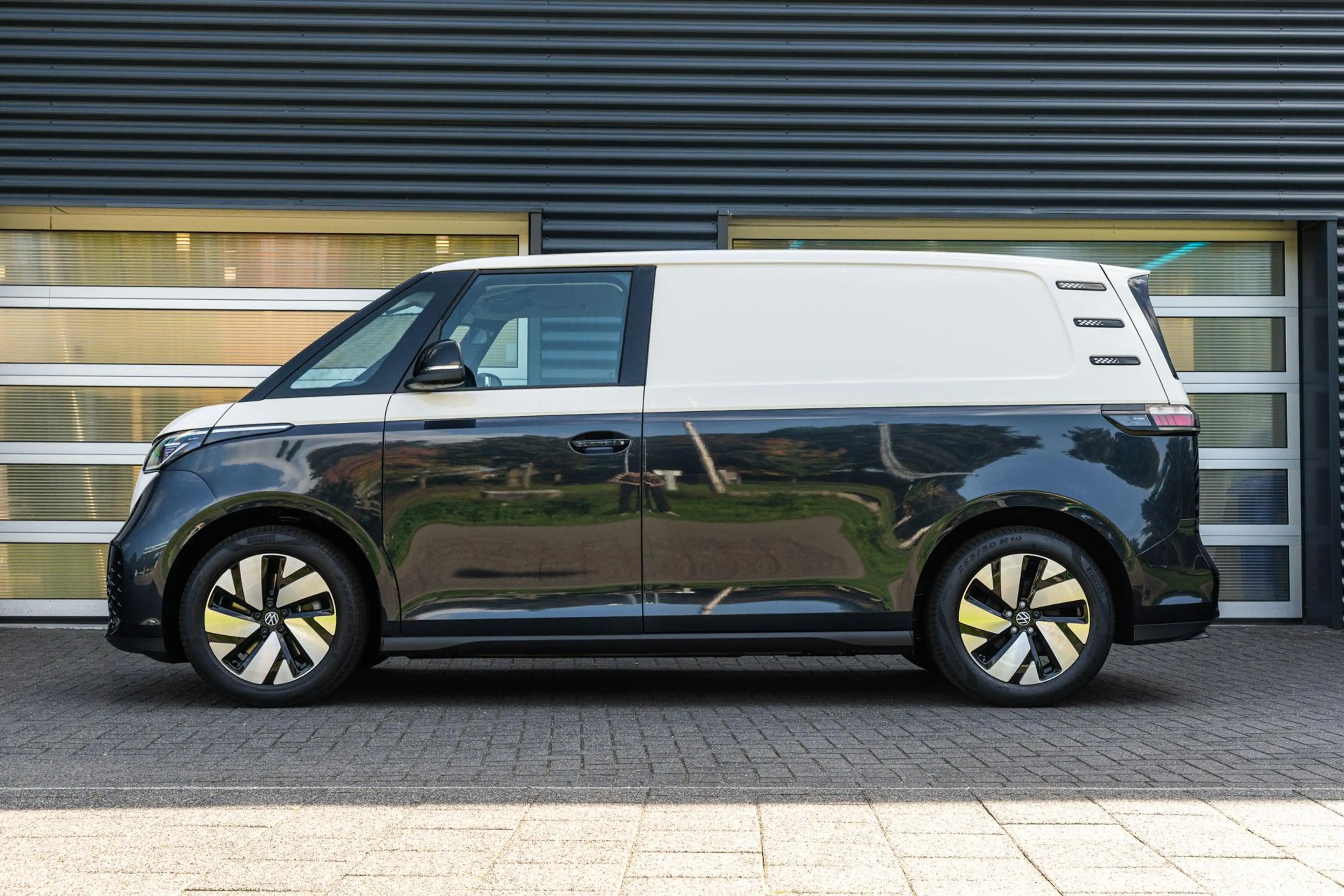 Volkswagen ID. Buzz Cargo 190pk Bulli Limited Edition 59 kWh | Stoelen Pakke — photo 12